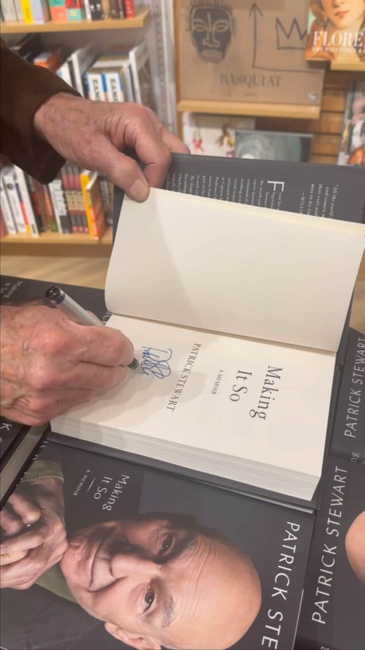 パトリック・スチュワートのインスタグラム：「I hear you have been asking about signed copies of #MakingItSo…I’m delighted to share that @barnesandnoble  will have signed editions in-store only starting Friday, November 24 (Quantities are limited and select stores). Enjoy! 🎁」