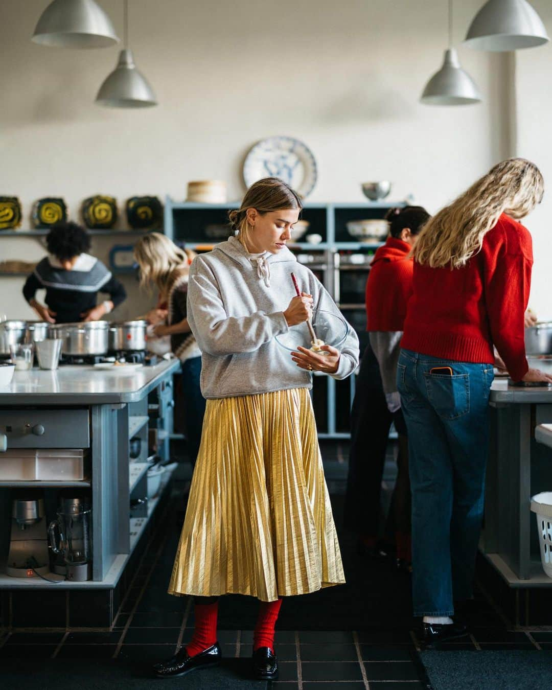 ジェイクルーさんのインスタグラム写真 - (ジェイクルーInstagram)「MIND YOUR MANORS | Inside our great Irish bake-off at the world-famous @ballymaloecookeryschool, where we learned how to make scones and raspberry tarts… A real treat!」11月23日 0時01分 - jcrew