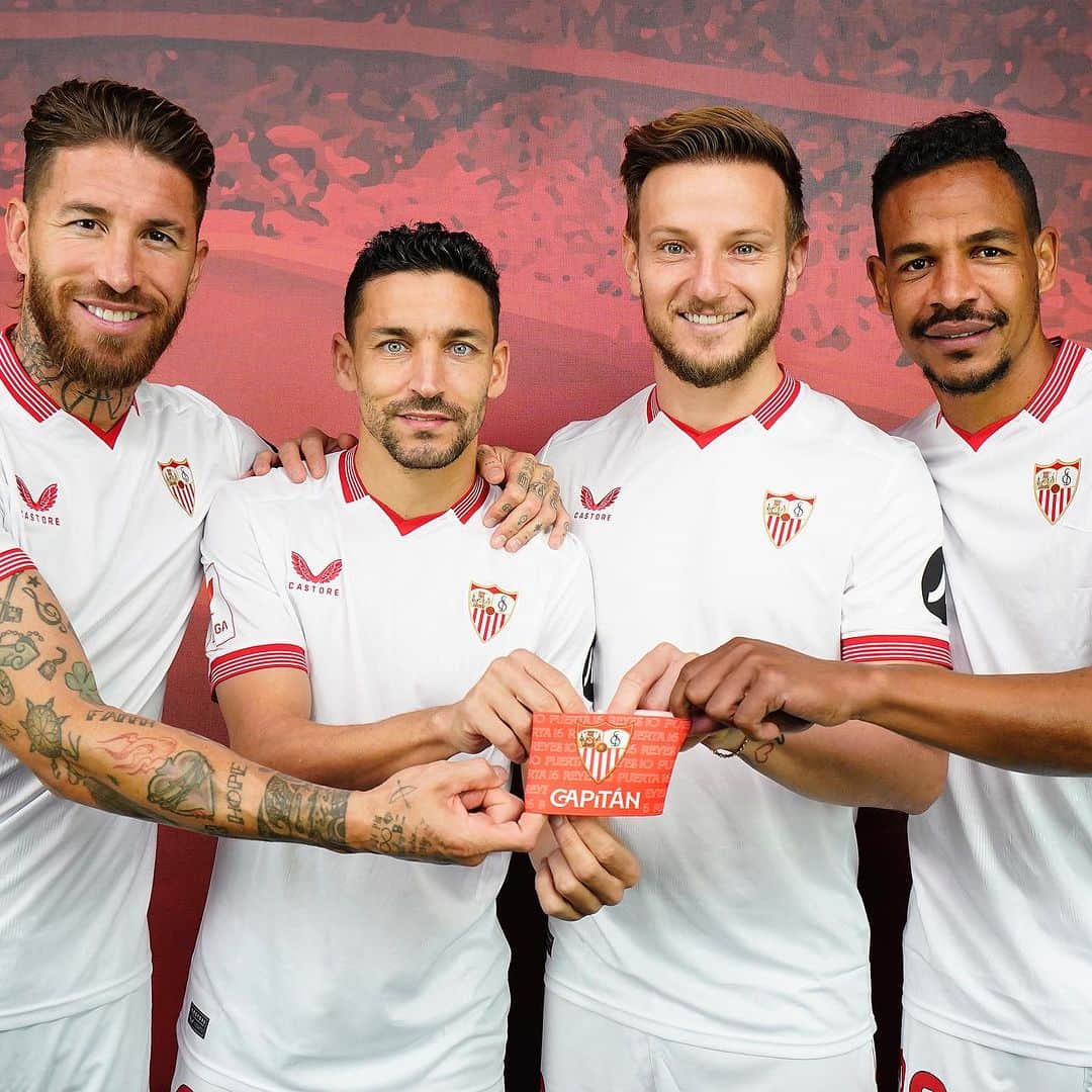 セビージャFCのインスタグラム：「🤍❤️ ©️  #WeareSevilla #NuncaTeRindas」