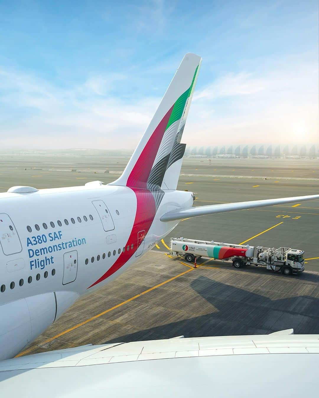 エミレーツ航空さんのインスタグラム写真 - (エミレーツ航空Instagram)「Today we made history, becoming the first airline to operate an A380 demonstration flight using 100% Sustainable Aviation Fuel, otherwise known as SAF.  Flights like this bring us one step closer to a future of flying with 100% SAF.  #Emirates #FlyBetter @Airbus @GE_Aerospace @DependableEngines @Nesteofficial @Virent_inc @ENOCofficial」11月22日 23時56分 - emirates