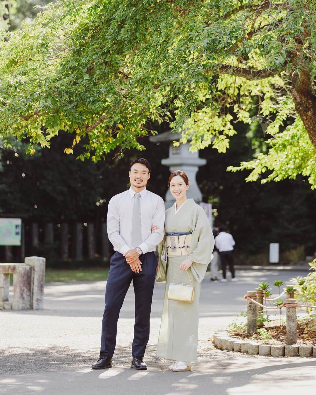結城はゆるのインスタグラム：「🌿🤍 　　 　　 　　#いい夫婦の日 ということで。 　　年々喧嘩は増えてますが← 　　産後のホルモンバランスの乱れにより 　　いつもブチ切れてもなんやかんやで 　　受け入れてくれてありがとう😇😇😇 　　そしてこれからもよろしく🤝 　　 　　 　　 　　 　　 .」