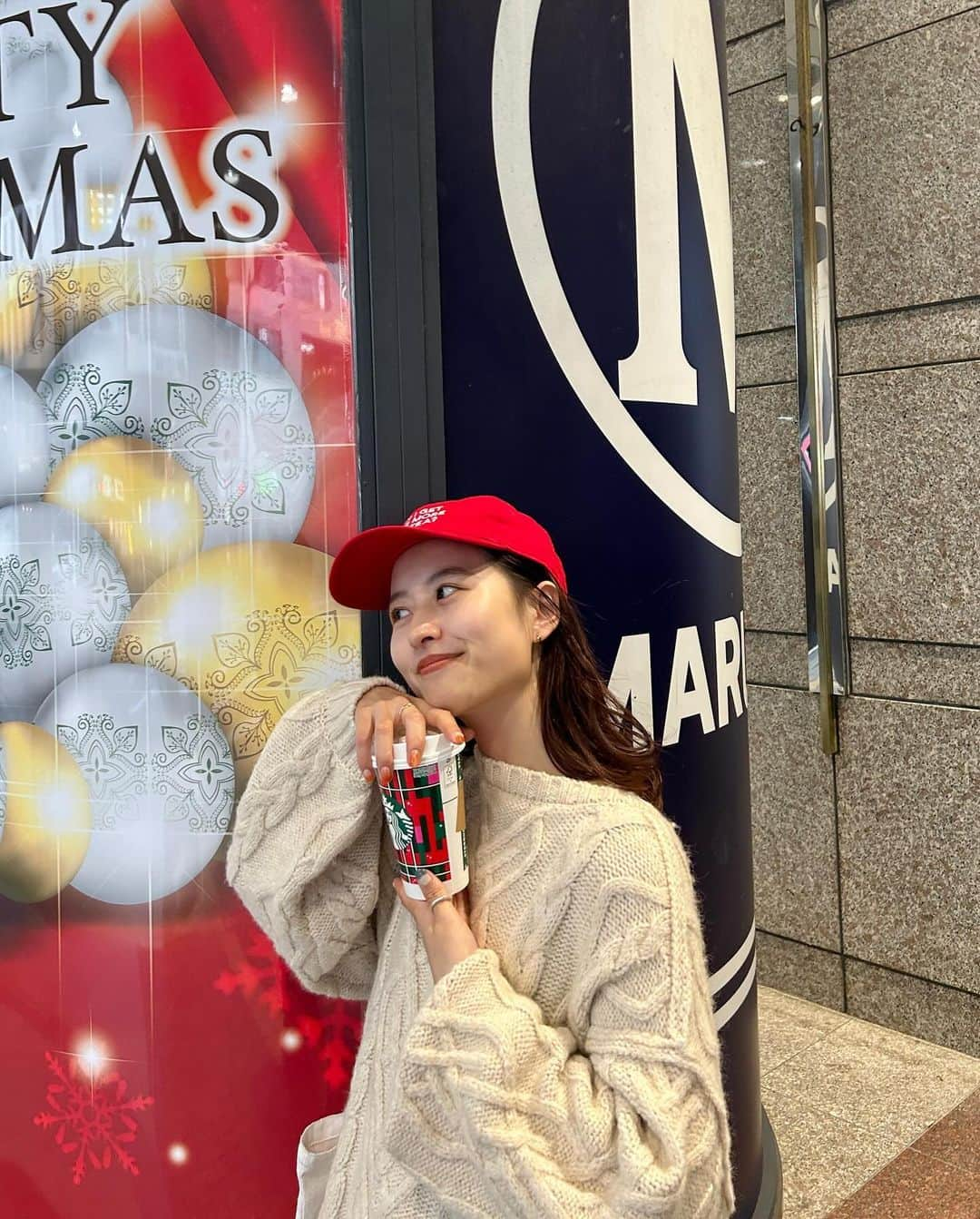 えぐっちょさんのインスタグラム写真 - (えぐっちょInstagram)「赤キャップにハマってる〜🧢  白✖️赤って可愛い❤️ ケーブルニットもやっぱり欲しいかも。。  #kastane #kastane仙台 #kastane_ootd  #kastane_knit #ニット #ニットコーデ #ケーブルニット #リボン #リボンカーディガン  #白ニット #キャップ #キャップ女子 #キャップコーデ  #whimsic #ユニセックス #ユニセックスコーデ  #スウェット #スウェットコーデ」11月22日 23時58分 - eguccho02