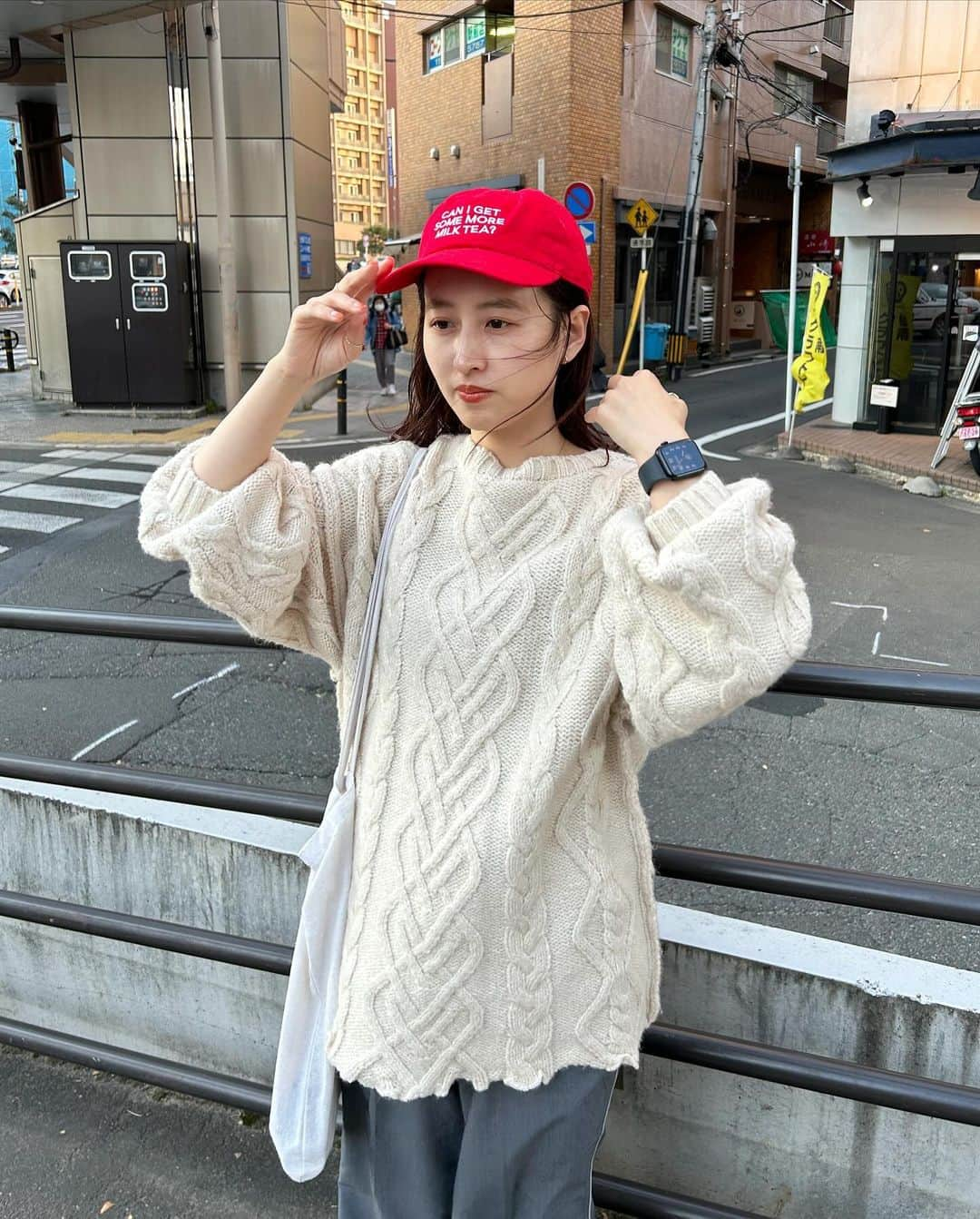 えぐっちょさんのインスタグラム写真 - (えぐっちょInstagram)「赤キャップにハマってる〜🧢  白✖️赤って可愛い❤️ ケーブルニットもやっぱり欲しいかも。。  #kastane #kastane仙台 #kastane_ootd  #kastane_knit #ニット #ニットコーデ #ケーブルニット #リボン #リボンカーディガン  #白ニット #キャップ #キャップ女子 #キャップコーデ  #whimsic #ユニセックス #ユニセックスコーデ  #スウェット #スウェットコーデ」11月22日 23時58分 - eguccho02