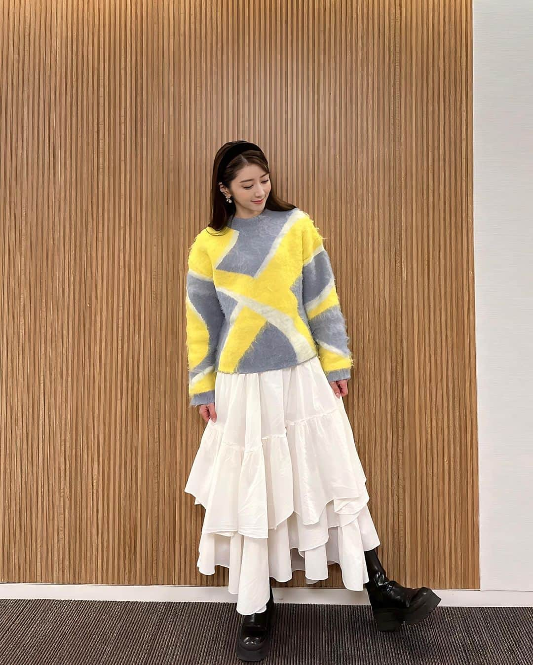 坂本麻子さんのインスタグラム写真 - (坂本麻子Instagram)「. #麻コーデ 📷photo by 噂のSマネージャー 5年も一緒にいるのに撮ってもらう写真 だいたいブレてるか目を瞑ってるかなのね 3.4枚目そのまま載せたけど…タイミング！！笑 いつまで経っても気が合わない本当に〜😮‍💨 ※仲良しです🤝笑 #噂のマネージャーシリーズ . . . 先日最新の韓国美容をたくさん 取り入れてる @lively_clinic で ・ダーマペン4×エクソソーム ・ミックスピーリング  の肌治療してもらいました🫶 3日経って肌のトーンが上がって 化粧ノリも良くなった♩ ダーマペンは5mmでダウンタイム2日だったよ エクソソームめっちゃハマった🤍 . #livelyclinic #ライブリークリニック#エクソソームならライブリー#ダーマペン#リバースエイジング#美肌#pr #私服#コーディネート#zara#zaraコーデ」11月22日 23時59分 - sakamoto_asako