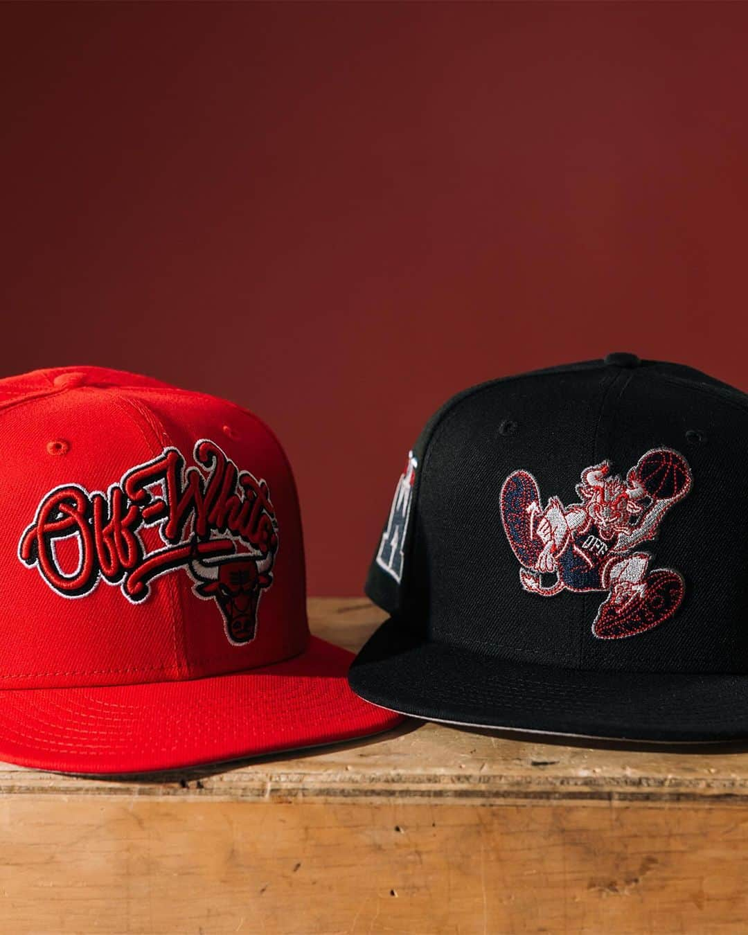 OFF-WHITE C/O VIRGIL ABLOHのインスタグラム：「Off-White™ c/o Chicago Bulls  the exclusive capsule collection is extended with the launch of two @neweracap snapbacks, inspired by Virgil Abloh’s love for both basketball @chicagobulls and his home city of Chicago.  a portion of the proceeds will be donated to the Virgil Abloh™ @post_____modern Scholarship Fund to support the next generation of Black fashion industry leaders.  ~ now available online at off---white.com, @farfetch and shop.bulls.com, from Off-White™ boutiques in New York, Miami and Las Vegas and from the Madhouse Team Store in the United Center」