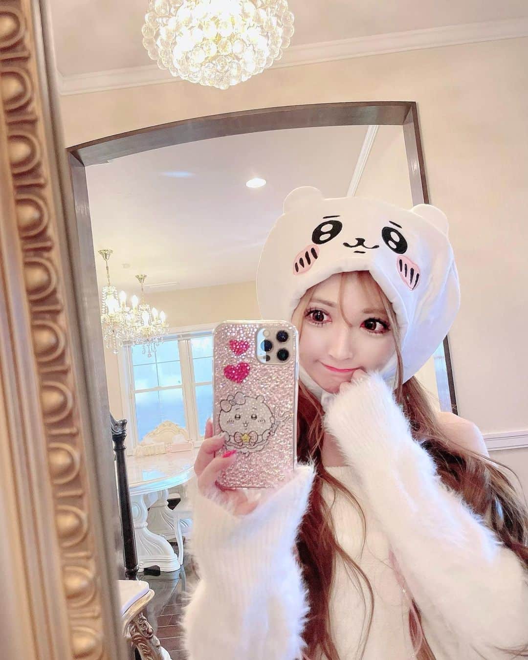 寿リリカのインスタグラム：「♡ み〜て〜🧸💓💓 ちいかわのキラッキラスマホケース📱✨✨💖💖💖💖 ♡ 前にオーダーしてたのが届いてうれちい🥺💓💓💓💓💓 ♡ スワロでキラキラかわちい🤩✨ ちいかわの中ではまじかるシリーズがおりぼんつけてていちばんプリンセスぽくてすきなのっ🧸🎀 ♡ @_deco_land_  デコランドでオーダーしたよ💖 あーっ💓おぱんちゅもかわちい😘 娘のケースはおぱんちゅうさぎでオーダーしようかなぁ👧💓💓💓 それかシーサーかなぁ🥰💗💗 #デコケース #スマホケース #pr」