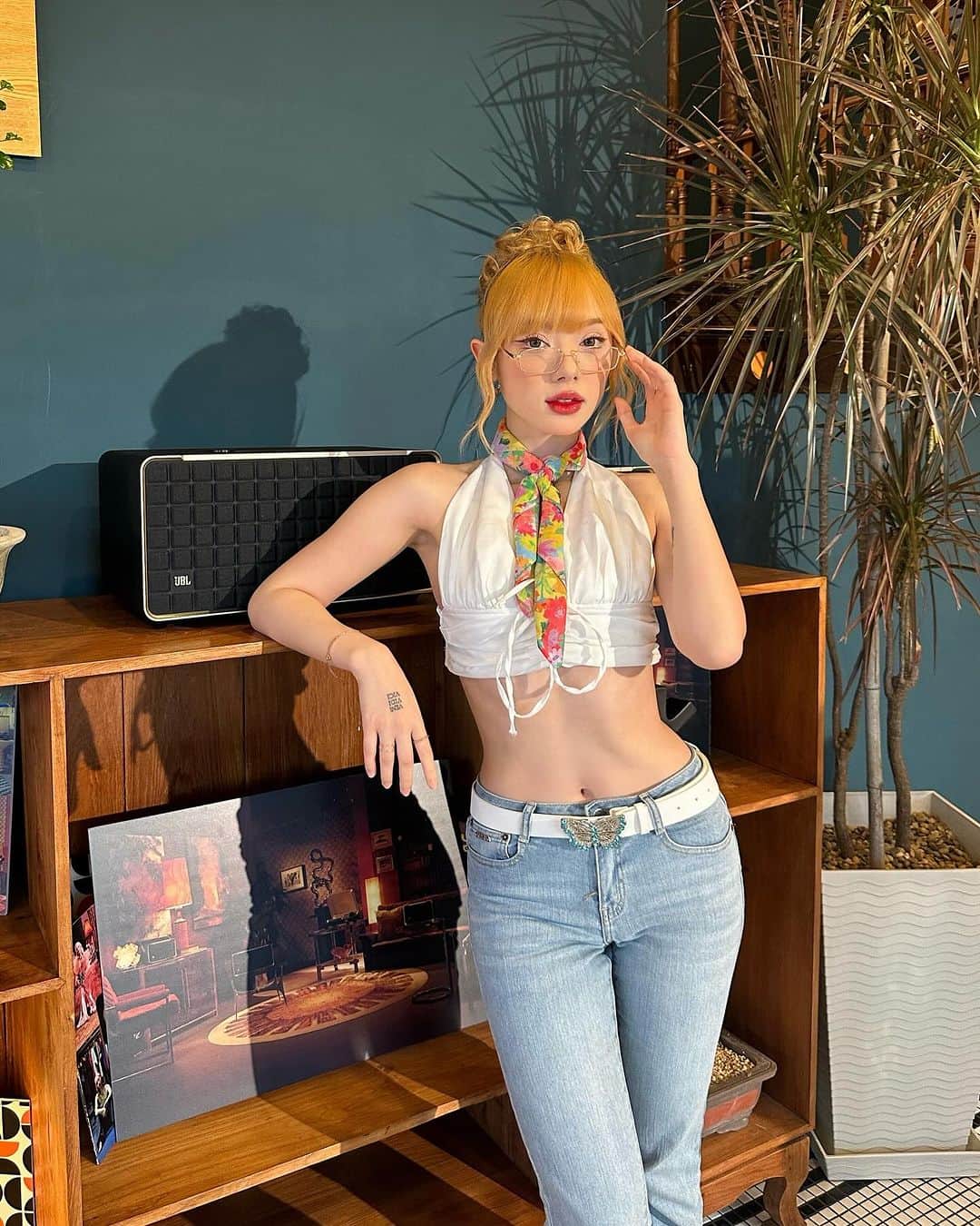 ヤンニーン・ワイゲルのインスタグラム：「Wanna listen to some tunes?  ૮ • ﻌ - ა⁩ ✧˖° #JBL #ClassicReimagined #JBLAuthentics #Mahajak  @jblthailand @mahajaklife」