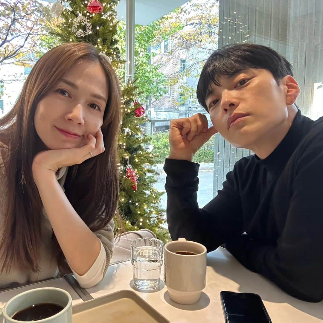 チャン・スンジョのインスタグラム：「#9th #weddinganniversary  #고맙습니다🙏🏻  #덕분에_ 잘살고있습니다🥰」