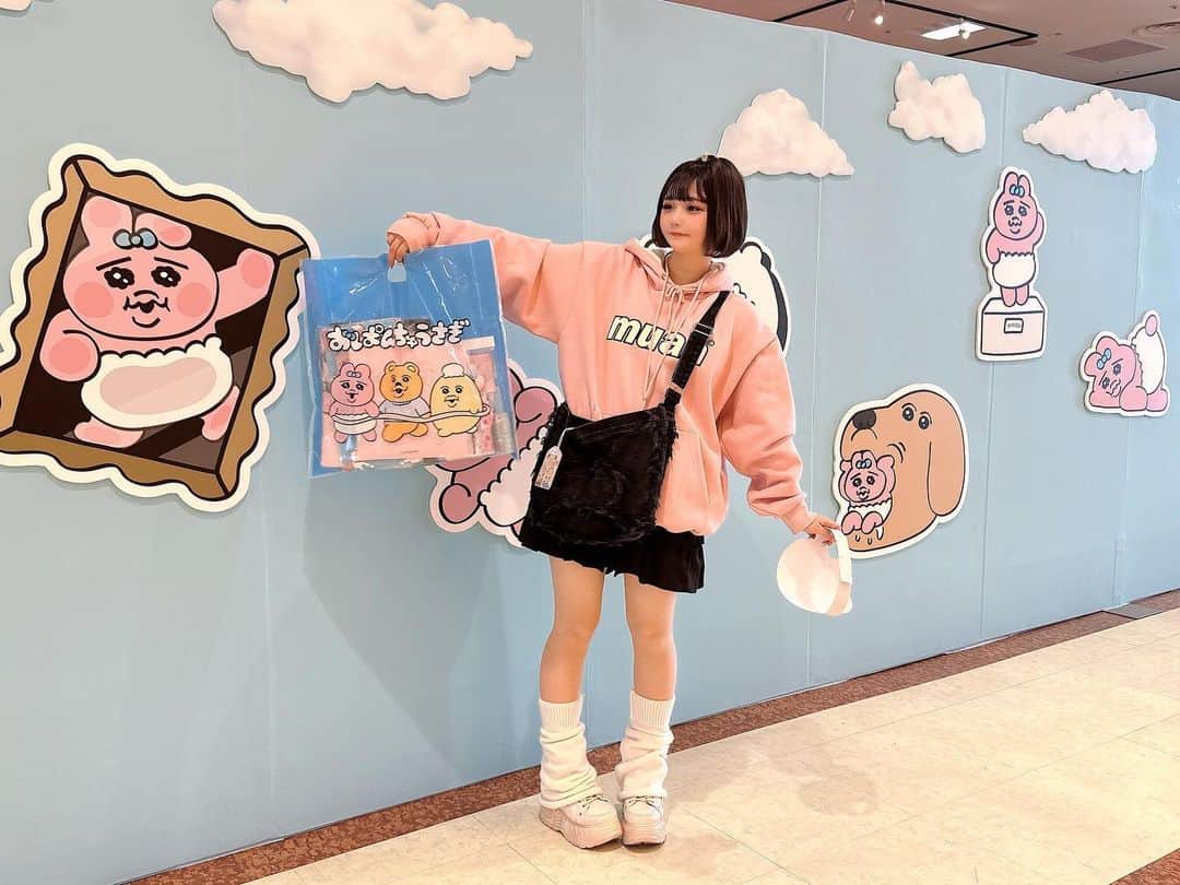 小山ひなさんのインスタグラム写真 - (小山ひなInstagram)「おぱんちゅうさぎ展やってたから実家帰った🏠  なんでそんなに買うの❓ってママに言われながら会計した‼️後悔はしていない‼️   #おぱんちゅうさぎ  #おぱんちゅうさぎ展  #松本parco  #松本パルコ  #可哀想に❗️」11月22日 15時35分 - hina__kmyd