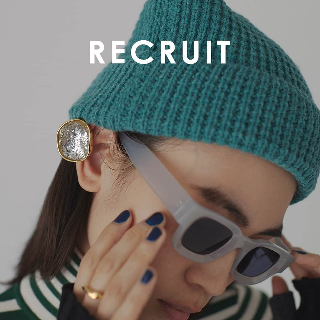 CASSELINIさんのインスタグラム写真 - (CASSELINIInstagram)「【RECRUIT】 ⁡ 株式会社キャセリーニでは、一緒に働いてくれるスタッフを募集いたします。 ・EC運営（正社員） ・営業事務（アルバイト） ・接客販売スタッフ（アルバイト）  ■EC運営（正社員） [募集職] EC運営  [雇用形態] 正社員  [募集人数] 1名 ⁡ [勤務地] 東京都渋谷区神宮前2-7-7　AURORAビル4F ⁡＊交通費は月額2万円まで支給いたします。  [勤務時間] 10：00～19：00（休憩1時間含む）  [休日] 土日祝日  [業務内容] ・ECサイトの販売計画立案 ・PV、UU、CVRなどのKPI設定と達成するための施策立案および実行 ・Google Analyticsを用いた自社サイトの分析とサイト改善方法の提案 ・担当ブランドの発注商品、金額の決定 ・企画、制作、またそれにおけるスケジュール、進捗管理 ・MD計画の立案（発注・仕入れ・在庫管理・数値管理） ・自社、ZOZOの在庫額やラインナップの把握、予算に基づいた在庫管理 ・広告費用対効果の分析  [給与] 弊社基準に基づき、現職（前職）給与を勘案して算定いたします。  [応募資格] EC事業部のメンバーと密に関わっていくため、積極的にコミュニケーションがとれる方を募集いたします。 ・ファッションが好きな方 ・アパレル業界での自社ECサイトの販売計画、施策立案、Google Analytics分析 ・自社ECサイト運営に携わっていた経験がある方  ■営業事務（アルバイト） [募集職] 営業事務  [雇用形態] アルバイト⁡  [募集人数] 1名  [勤務地] 東京都渋谷区神宮前2-7-7　AURORAビル4F ⁡＊交通費は月額2万円まで支給いたします。  [勤務時間] 10：00～19：00の間で5時間以上（別途休憩1時間） ※週4日以上勤務ができる方  [休日] 土日祝日  [業務内容] ・受注内容入力、売上入力 ・倉庫や顧客様への出荷依頼 ・システムやExcelへの商品情報の入力・登録 ・在庫や納期の管理 ・納期の問い合わせ回答 ・伝票や書類のファイリング ・社内、社外からの電話応対 などの一般事務や庶務業務をお願いします。 ※PCを使ってのデータ入力が業務の大半です。  ⁡ [給与] 時給¥1,200  [応募資格] EC事業部のメンバーと密に関わっていくため、積極的にコミュニケーションがとれる方を募集いたします。 ・学歴不問 ・ファッションが好きな方 ・PC操作必須（Excel, Word,タイピングが可能な方） ・一般事務・営業事務の経験がある方歓迎  ■接客販売スタッフ（アルバイト） [募集職] 接客販売スタッフ  [雇用形態] アルバイト ※週3日以上勤務、フルタイム（1日実働8時間・休憩1時間） ※土日出勤が可能な方を優遇いたします。 ⁡※希望があればご相談ください。  [募集人数] 1名  [勤務地] CASSELINI原宿店（東京都渋谷区神宮前5-27-8） ⁡ [入社日] 年内に入社いただける方を優遇いたしますが、ご希望があればご相談ください。  [業務内容] 接客販売及び店舗運営に関わる諸業務をお任せいたします。 １店舗のみを少人数で運営しているため、本社との距離も近く幅広い業務に携わっていただきます。 ・接客販売 ・カスタマー対応 ・SNS運用（補佐） ・在庫管理 ・店頭ディスプレイ ・その他諸業務 ※経験によりお任せする業務内容を考慮いたします。 ⁡ [給与] ¥1,200～ 当社規定に基づき、経験・現職（前職）給与等を考慮して決定いたします。 ⁡ [応募条件] CASSELINI原宿店はブランドの看板店となるため、ブランドを理解し体現してくれるスタッフを募集いたします。  ＊必須条件＊ ・アパレル、服飾雑貨等の接客販売経験１年以上 ・接客が好きまたは得意、コミュニケーション能力の高い方 ・ブランドアイテムを素敵に着用できる方 ・ファッションが好きな方 ・明るく元気な方、心身ともに健康な方  ＊歓迎条件＊ ・ブランドへの思いがある方 ・日頃から積極的にSNSを活用している方 ・トレンドに敏感な方 ・自主性があり自ら行動できる方 ・CASSELINI原宿店のInstagramアカウントにお顔を出せる方  ⁡[取り扱いブランド] Casselini CONTROL FREAK HEY! Mrs ROSE  ▼応募方法 履歴書・職務経歴書をPDFまたはJPEGで下記メールアドレスまでお送りください。 メール到着後、1週間以内にお返事いたします。 mailto:info@casselini.co.jp  ※コメントやDMでの募集は行っておりません。 ⁡  #CASSELINI #キャセリーニ #RECRUIT #リクルート #求人 #販売スタッフ #スタッフ募集 #スタッフ募集中」11月22日 15時42分 - casselini_official