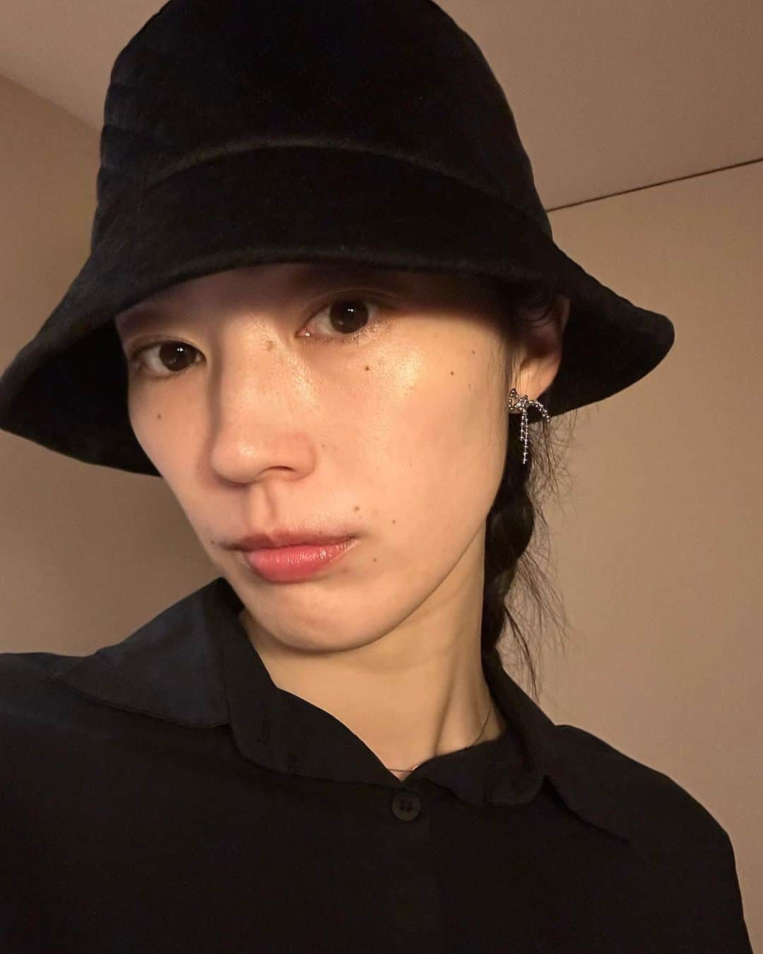 七野李冴さんのインスタグラム写真 - (七野李冴Instagram)「🥷🏻🥷🏻🥷🏻  #selfie #selfietime #nonfilter #blackcoordinate #naturalmakeup #naturalmakeuplook #naturalmakeupselfie #일본여자 #일본모델 #내츄럴 #내츄럴메이크업 #세르피」11月22日 15時46分 - risaaxoxo