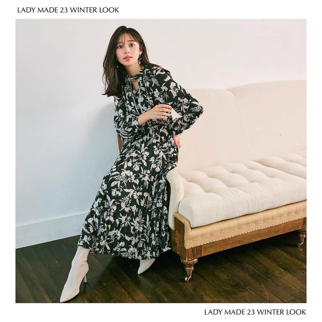 LADYMADEさんのインスタグラム写真 - (LADYMADEInstagram)「《2023 winter collection》  WEBカタログ公開&PRE ORDERの受付がスタート！  冬の最新LOOKをぜひご覧ください❄️  #バイカラーパイピングプリーツワンピース color : white / beige / black size : S / M price : ¥19,800(tax in)  #LADYMADE #LADYMADE_styling #レディメイド #2023winter #wintercollection」11月22日 15時51分 - ladymade_official