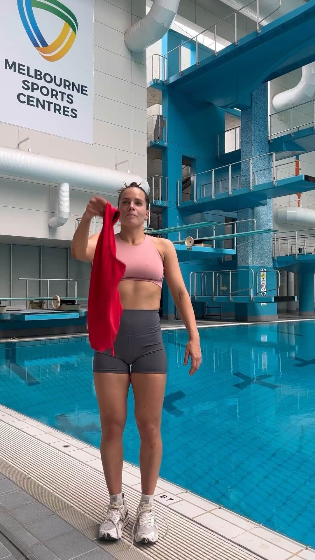 JOLYN Swimwearのインスタグラム：「Poolside shenanigans 💥 // #jolynaustralia」