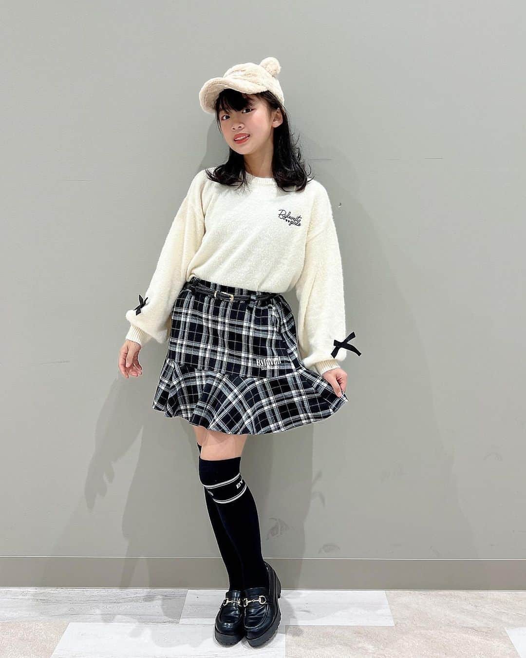 byLOVEiTさんのインスタグラム写真 - (byLOVEiTInstagram)「by LOVEiT♡iNSTA GIRL  人気のくま耳キャップを 2色買いしてくれたRioちゃん🐻 フワモコアイテムは 冬コーデのマストアイテムです🫶  Rio @rios.mam  js6 150cm/160cm着用  🐻🐰🍒  バイラビコーデ、かわいい♡と思ったら保存して、バイラビ欲しいモノリストをつくろ！  🩷🩷🩷  @byloveit_official プロフィールのURLからお買い物してね！  #byloveit #バイラビット #バイラビインスタガール #小学生女子 #小学生コーデ #小学生ファッション  #小学生ママと繋がりたい #キッズコーデ女の子 #こどもふく  #js6 #js5 #js4 #js3 #js2 #js1 #160cm #150cm #140cm #130cm #120cm #うめだ阪急　#博多阪急  #ナルミヤオンライン　#zozotown   @narumiyaonline_official」11月22日 15時54分 - byloveit_official