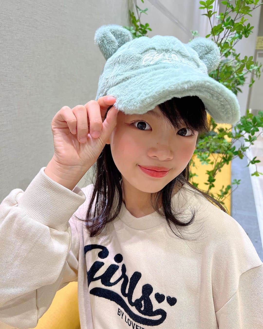 byLOVEiTさんのインスタグラム写真 - (byLOVEiTInstagram)「by LOVEiT♡iNSTA GIRL  人気のくま耳キャップを 2色買いしてくれたRioちゃん🐻 フワモコアイテムは 冬コーデのマストアイテムです🫶  Rio @rios.mam  js6 150cm/160cm着用  🐻🐰🍒  バイラビコーデ、かわいい♡と思ったら保存して、バイラビ欲しいモノリストをつくろ！  🩷🩷🩷  @byloveit_official プロフィールのURLからお買い物してね！  #byloveit #バイラビット #バイラビインスタガール #小学生女子 #小学生コーデ #小学生ファッション  #小学生ママと繋がりたい #キッズコーデ女の子 #こどもふく  #js6 #js5 #js4 #js3 #js2 #js1 #160cm #150cm #140cm #130cm #120cm #うめだ阪急　#博多阪急  #ナルミヤオンライン　#zozotown   @narumiyaonline_official」11月22日 15時54分 - byloveit_official