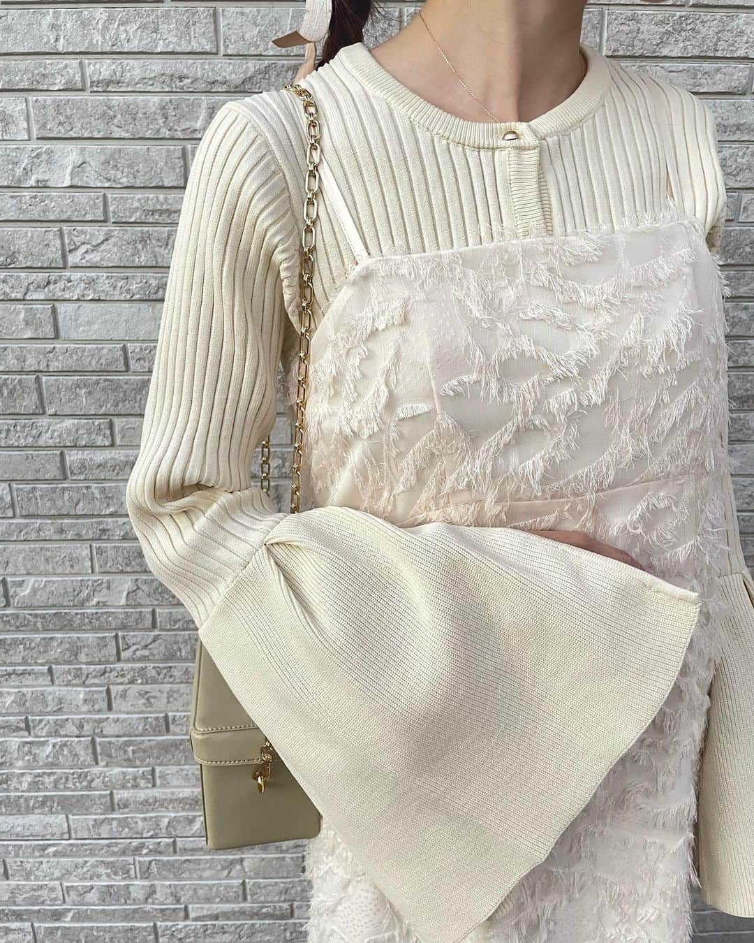SM2olohuone LUMINE立川店さんのインスタグラム写真 - (SM2olohuone LUMINE立川店Instagram)「Atelier Blanc -Hiver 2023-  この冬、質感やシルエットで おしゃれをお楽しみいただける『Atelier Blanc』が登場！ 色展開がオフホワイトのみ、 素材感のバリエーション豊富な 今シーズンならではなラインナップとなっております。 シーズンムードを更に盛り上げてくれる ’’ BLANC ’’スタイルをぜひお楽しみください♡  ⠀ ⠀ ⠀ ⠀⠀ ⠀  ┈ ┈ ┈ ┈ ┈ ┈ ┈ ┈ ┈ ┈ ┈ ┈ ┈ ┈ ┈ ┈ ┈⠀  ⠀ ⠀ ⠀ ⠀⠀ ⠀ ⠀  ⠀ ⠀   CAN BLACK FRIDAY 好評開催中‼︎  ⠀ ♦︎CAN Chum Card 20%還元 (全アイテム対象) 開催日:11/16(木)-11/26(日)  例えば… お買い上げ金額¥10.000→¥2.000分のポイント付与 お次のお買い物でご利用いただけます‼︎ ⠀ ⠀ ⠀ ⠀⠀ ⠀ ⠀  ⠀ ⠀  ┈ ┈ ┈ ┈ ┈ ┈ ┈ ┈ ┈ ┈ ┈ ┈ ┈ ┈ ┈ ┈ ┈⠀⠀ ⠀ ⠀  ⠀ ⠀⠀  ⠀ ⠀ ⠀⠀⠀  ⠀ ⠀⠀ ⠀ ⠀ ⠀⠀ ⠀  #techichi #テチチ #オフィスコーデ #オフィスカジュアル #お仕事を楽しく #リバティー #オンコーデ #通勤コーデ #通勤スタイル #通勤服 #OLコーデ #大人カジュアル #お仕事コーデ #働く女性 #オトナ女子 #オンオフ兼用 #秋トレンド  #秋コーデ #canshopig #go5_lumitachi #fashion #spring #me #feminine #フェミニン #フェミニンコーデ #デート服 #冬コーデ #冬トレンド」11月22日 15時56分 - sm2olohuone_lumine