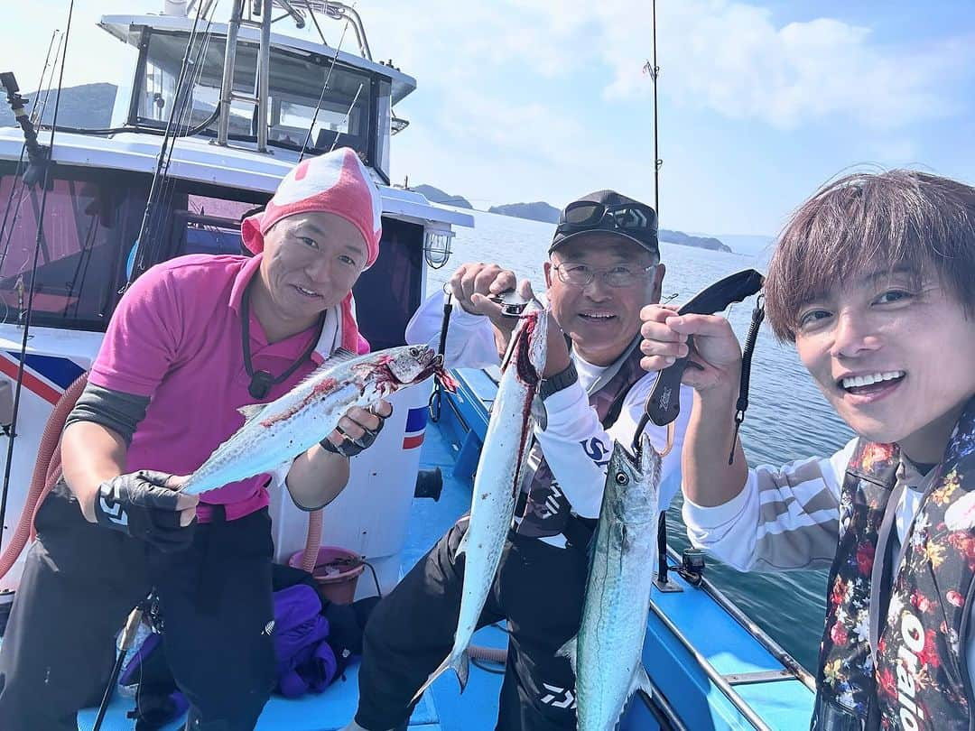 杉浦太陽さんのインスタグラム写真 - (杉浦太陽Instagram)「TFC(タレントフィッシングカップ)in 長崎🎣 チーム優勝🏆大物個人賞🏆個人戦3位でした✨  2009年から始まったTFC🐟　 歴史も釣り仲間も深まってきました✨ 長崎県で釣り大会まで出来たのが感慨深いし、 主催のつるの剛士先輩に感謝です✨✨✨  96センチのサワラも釣れたし🐟 最高の釣り大会でした！来年の大会も楽しみです✨✨✨  @sugiurataiyou_official  #TFC #タレントフィッシングカップ2023 #つるの剛士　 #紘毅  #モンゴル800  #高里悟 #釣りよかでしょう #釣りいろは #ハイサイ探偵団  #そらなさゆり  #村越正海」11月22日 16時02分 - sugiurataiyou_official