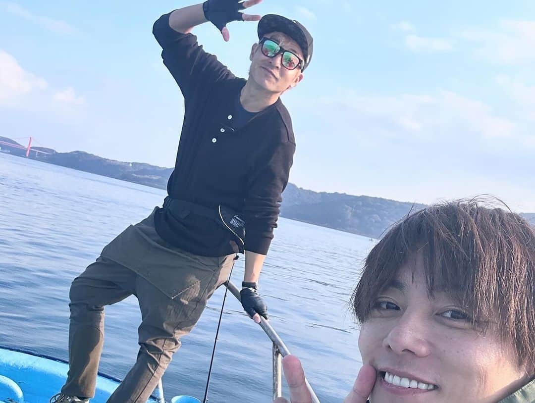 杉浦太陽さんのインスタグラム写真 - (杉浦太陽Instagram)「TFC(タレントフィッシングカップ)in 長崎🎣 チーム優勝🏆大物個人賞🏆個人戦3位でした✨  2009年から始まったTFC🐟　 歴史も釣り仲間も深まってきました✨ 長崎県で釣り大会まで出来たのが感慨深いし、 主催のつるの剛士先輩に感謝です✨✨✨  96センチのサワラも釣れたし🐟 最高の釣り大会でした！来年の大会も楽しみです✨✨✨  @sugiurataiyou_official  #TFC #タレントフィッシングカップ2023 #つるの剛士　 #紘毅  #モンゴル800  #高里悟 #釣りよかでしょう #釣りいろは #ハイサイ探偵団  #そらなさゆり  #村越正海」11月22日 16時02分 - sugiurataiyou_official