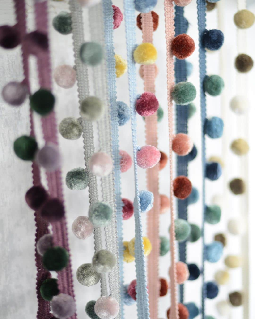 ローラアシュレイのインスタグラム：「It's time to get creative. ✨ ⁣ ⁣ Add a pop of colour to your next home project with our charming range of pom pom trims, perfect for sprucing up your decorative cushions, curtains or blinds.⁣ ⁣ Now available in over 500 independent stockists around the UK.」