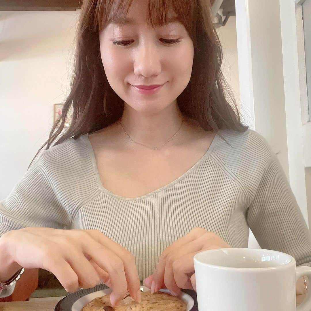 吉井明子さんのインスタグラム写真 - (吉井明子Instagram)「☕️🍪  #coffee #☕️ #オフショット #気象予報士 #気象キャスター #weatherforecaster #기상캐스터　#smile #微笑 #미소　#senyum #मुस्कान」11月22日 16時18分 - akiko_yoshii_sunny_rain