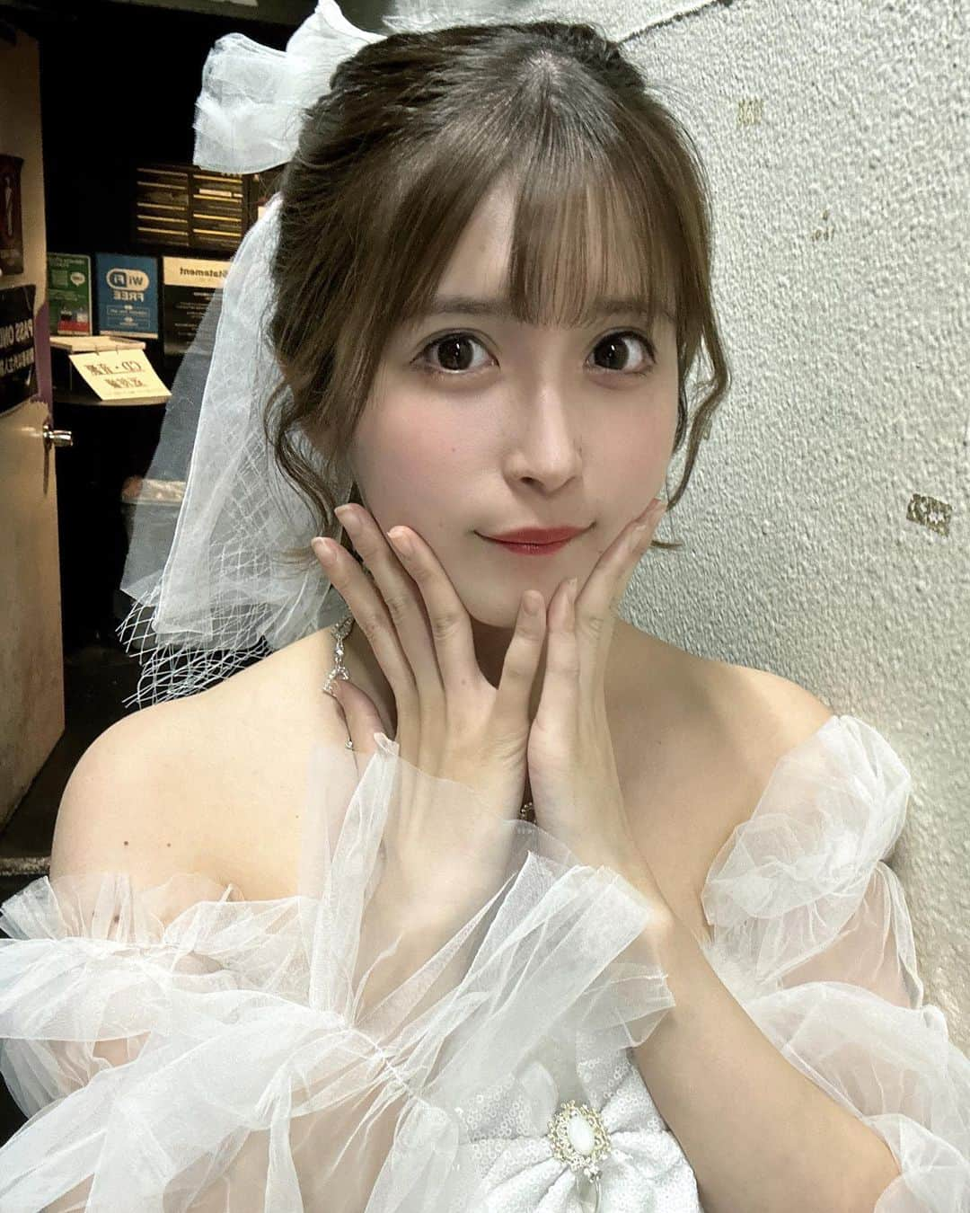 佐倉みきさんのインスタグラム写真 - (佐倉みきInstagram)「アイドル人生、担当カラーはずっと 白色です！ 真っ白が似合うアイドルになりたい🤍🍼🍦🥚🫧🐩💍」11月22日 16時22分 - sakura_miki96