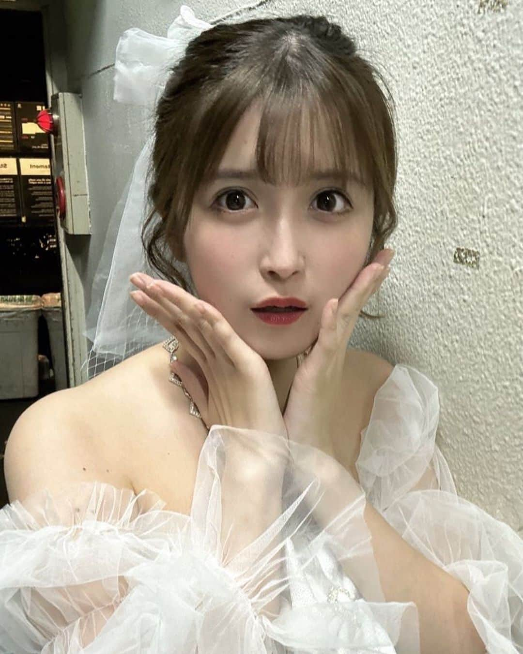 佐倉みきさんのインスタグラム写真 - (佐倉みきInstagram)「アイドル人生、担当カラーはずっと 白色です！ 真っ白が似合うアイドルになりたい🤍🍼🍦🥚🫧🐩💍」11月22日 16時22分 - sakura_miki96