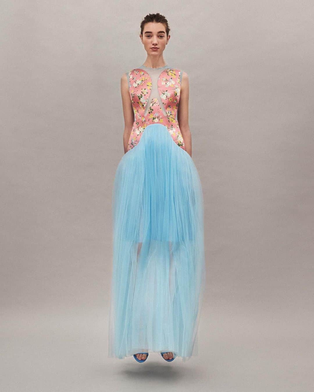 ルッツのインスタグラム：「Last one 😊 Delpozo Pre-Fall 2018 ..photo by @pepelobez @delpozo ❤️ - - - - - - #lutzhuelle #delpozo #luzsanchez #pepelobez #modaes #modamadrid #modernism #modaespañola #madrid」