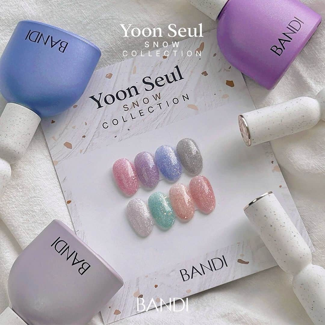 반디네일のインスタグラム：「⠀ 𝐵𝐴𝑁𝐷𝐼 𝐺𝑒𝑙 | 2023 WINTER COLLECTION⠀ ⠀ ❄️윤슬 스노우 | YOON SEUL Snow ❄️⠀ 눈 내리는 겨울 바다🌨️⠀ 햇빛이나 달빛에 비치어⠀ 반짝이는 잔물결🌊⠀ ⠀ [YOON SEUL SNOW]⠀ 여리여리한 듯 은은하게 화려한 ⠀ 반사 글리터가 매력적인 시럽 글리터 컬러💕 ⠀ ⠀ #newgel #bandi #bandigel #color #반디 #반디네일 #네일 #겨울컬렉션 #젤컬러 #글리터컬렉션 #글리터젤 #큐몬드 #윤슬컬렉션 #반디글리터 #반사젤 #반사글리터네일 #글리터네일 #화려한네일 #윤슬에디션 #반사글리터 #플래쉬젤 #flashnail #bandi #bandinail #nail #New #yoonseul #Reflectivenail」