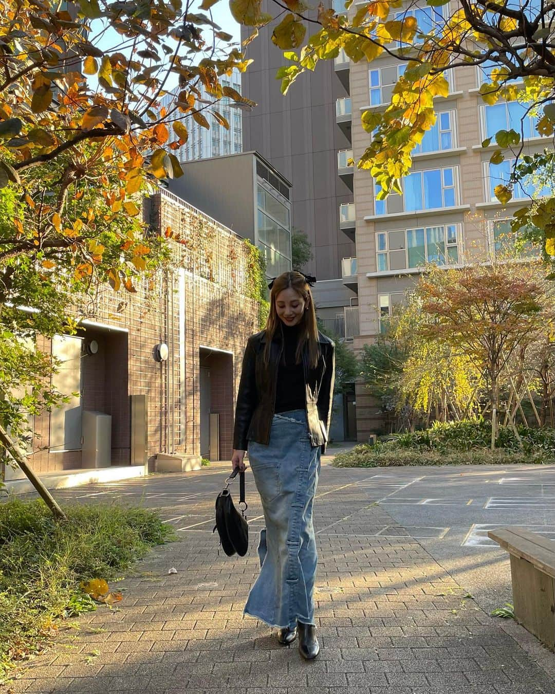 木下ココさんのインスタグラム写真 - (木下ココInstagram)「autumn in Tokyo🍂🍂 いい天気☀️ ・ ・ ・ ・ #ootd #dailystyle  #fashion #denimstyle  #leatherjacket  #デニムコーデ  #レザージャケット  #木下ココ」11月22日 16時39分 - cocot_chan