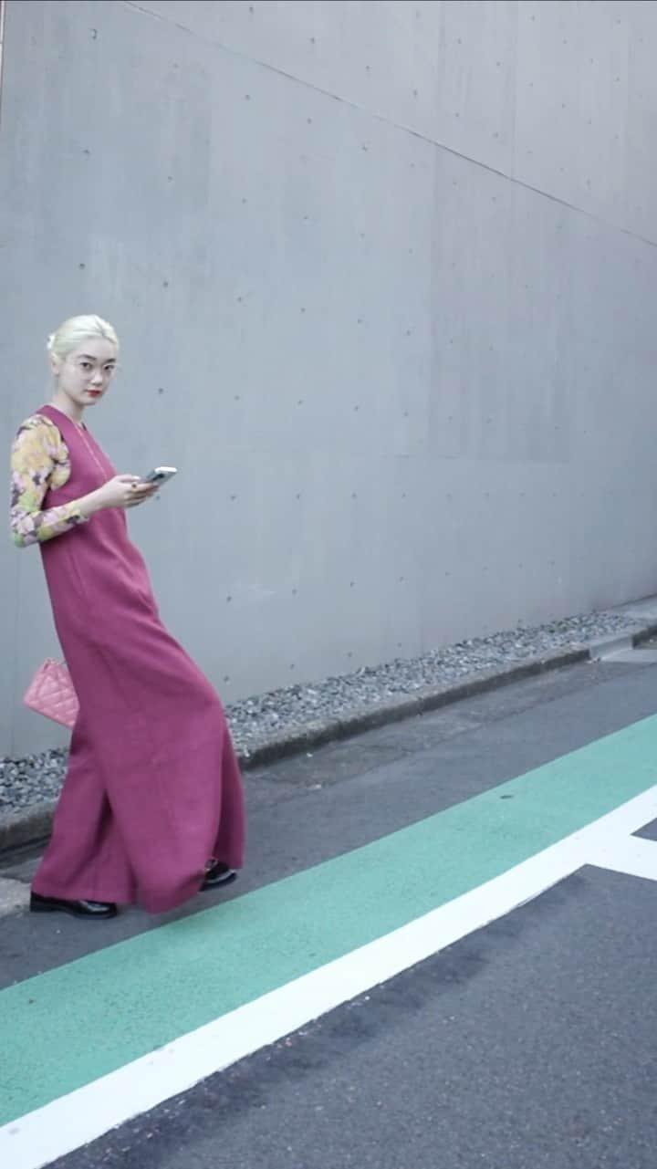 柳瀬未央のインスタグラム：「. @herin.cye  コラボアイテム オンライン発売しました♡  大人ピンクでお気に入りなjumpsuits🧚‍♀️  ルミネ2の店舗でも販売中です！  #0138n_fashion」