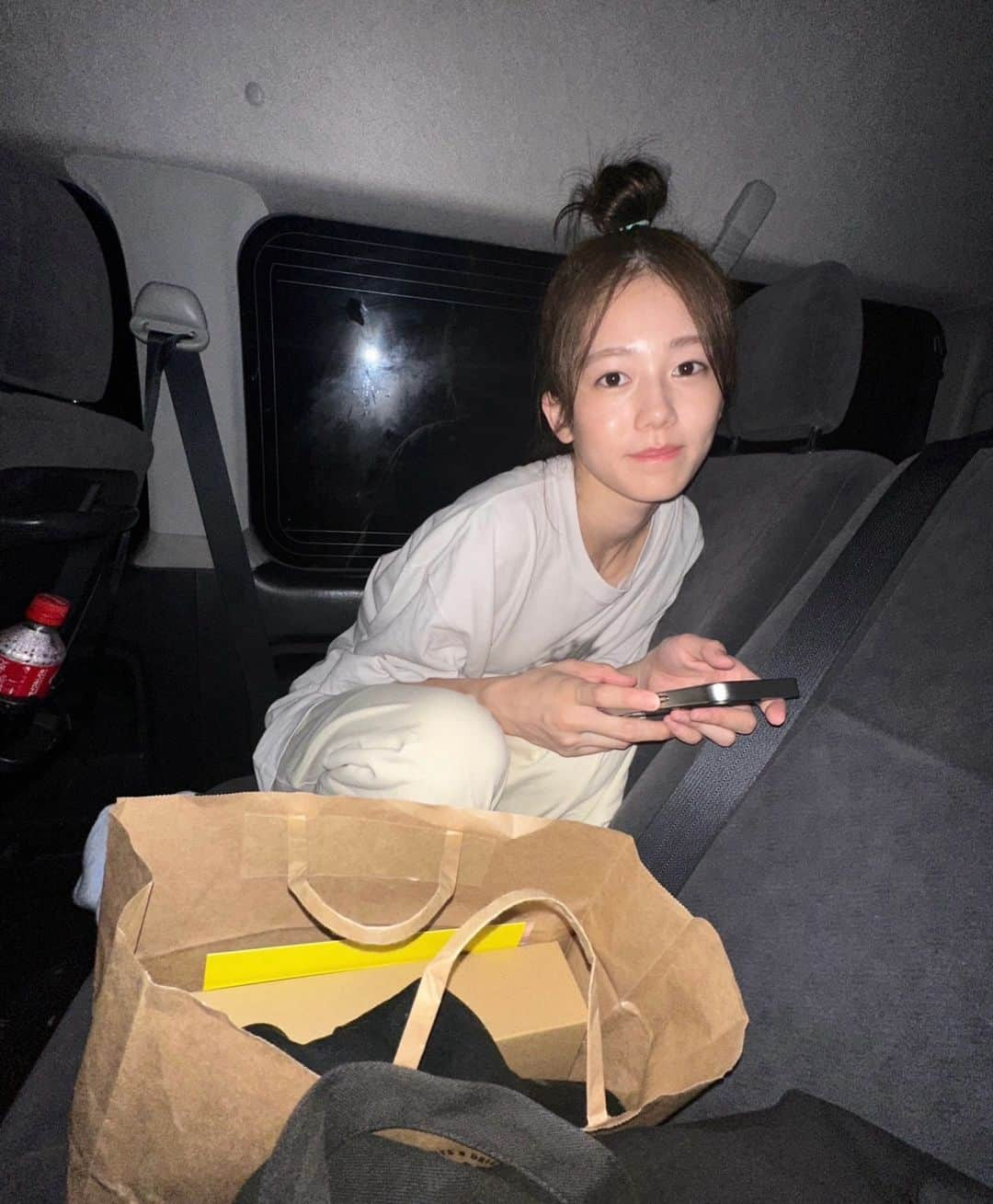 川口葵さんのインスタグラム写真 - (川口葵Instagram)「. お団子天井につきそう🤣✨ （停車してます🚗）」11月22日 16時43分 - kawaguchiaoi_1126