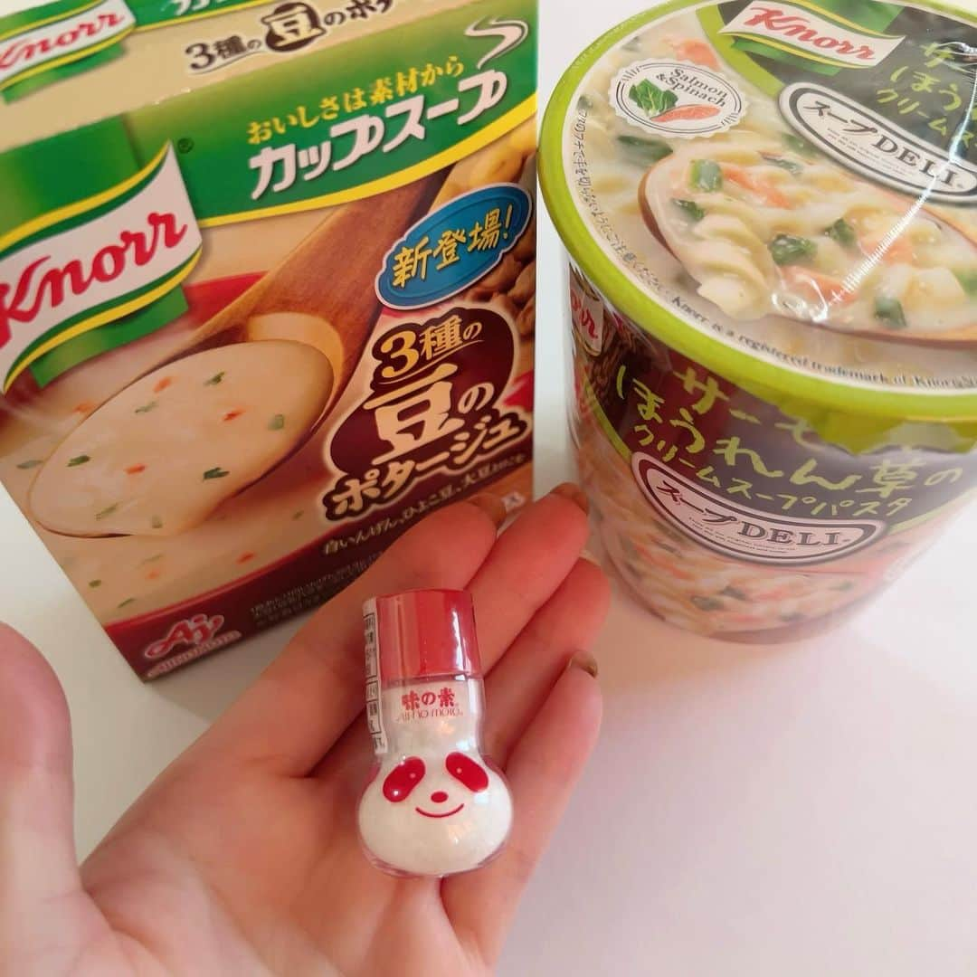 花清まゆこさんのインスタグラム写真 - (花清まゆこInstagram)「息子氏、 社会科見学で、 味の素工場へ！！  もらってきたお土産が可愛すぎる🐼❤️  ミニミニの味の素って🤭🤭  お弁当は、 リクエストされた スヌーピーのおにぎり🍙  小5男子、、、  まだスヌーピーのおにぎりを食べるの楽しみにしてくれてます（笑） 最近、プチ思春期突入なのか、 うるさいってすぐ怒ったり、 返事もめんどくさそうにするのに、、、  まだまだ可愛い😍  #お弁当 #おにぎり #🍙 #🍱 #lunchbox  #スヌーピー #snoopy  #スヌーピー弁当  #ゆるキャラ弁当  #社会科見学  #味の素工場見学  #味の素工場 #可愛い #小5男子 #男の子ママ  #兄弟ママ  #2歳差育児」11月22日 16時47分 - mayuusa610