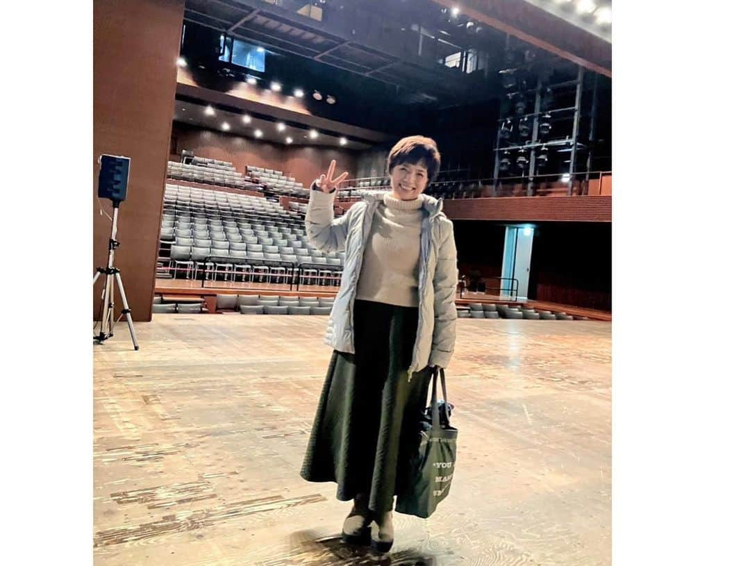 榊原郁恵さんのインスタグラム写真 - (榊原郁恵Instagram)「. 裕太が中継でお世話になっている日テレ『every』で18時15分頃から密着の様子が流れます。  徹座そして朗読劇にも来て下さって、裏側の様子等等！！どんな感じになってるのかな…見て頂けますか❓  そして関西地方は19時からMBS『魔法のレストラン』も放送されまーす！  #日テレ #every #密着 #渡辺裕太 #徹座 #続家庭内文通 #mbs #魔法のレストラン #水野真紀」11月22日 16時49分 - sakakibara.ikue