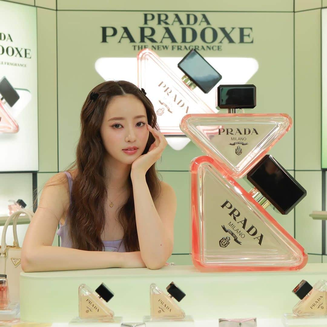 中町綾のインスタグラム：「PRADA BEAUTY TOKYOが今日から表参道にオープン🩵🤍  #prada #PradaParadoxe #PradaBeauty #プラダパラドックス #pr」