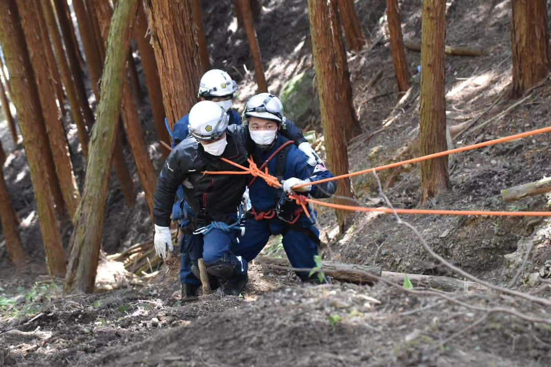 大阪府警察さんのインスタグラム写真 - (大阪府警察Instagram)「【引き上げ救助訓練】 機動隊員がロープを駆使し、遭難者を引き上げる救助訓練を行っている様子です。  #大阪府警察公式 #大阪府警察 #大阪府警 #府警 #警察 #警察官 #機動隊 #引き上げ救助訓練 #第46回広報用写真コンクール #応募作品 #府民の守る」11月22日 17時00分 - fukei_koho