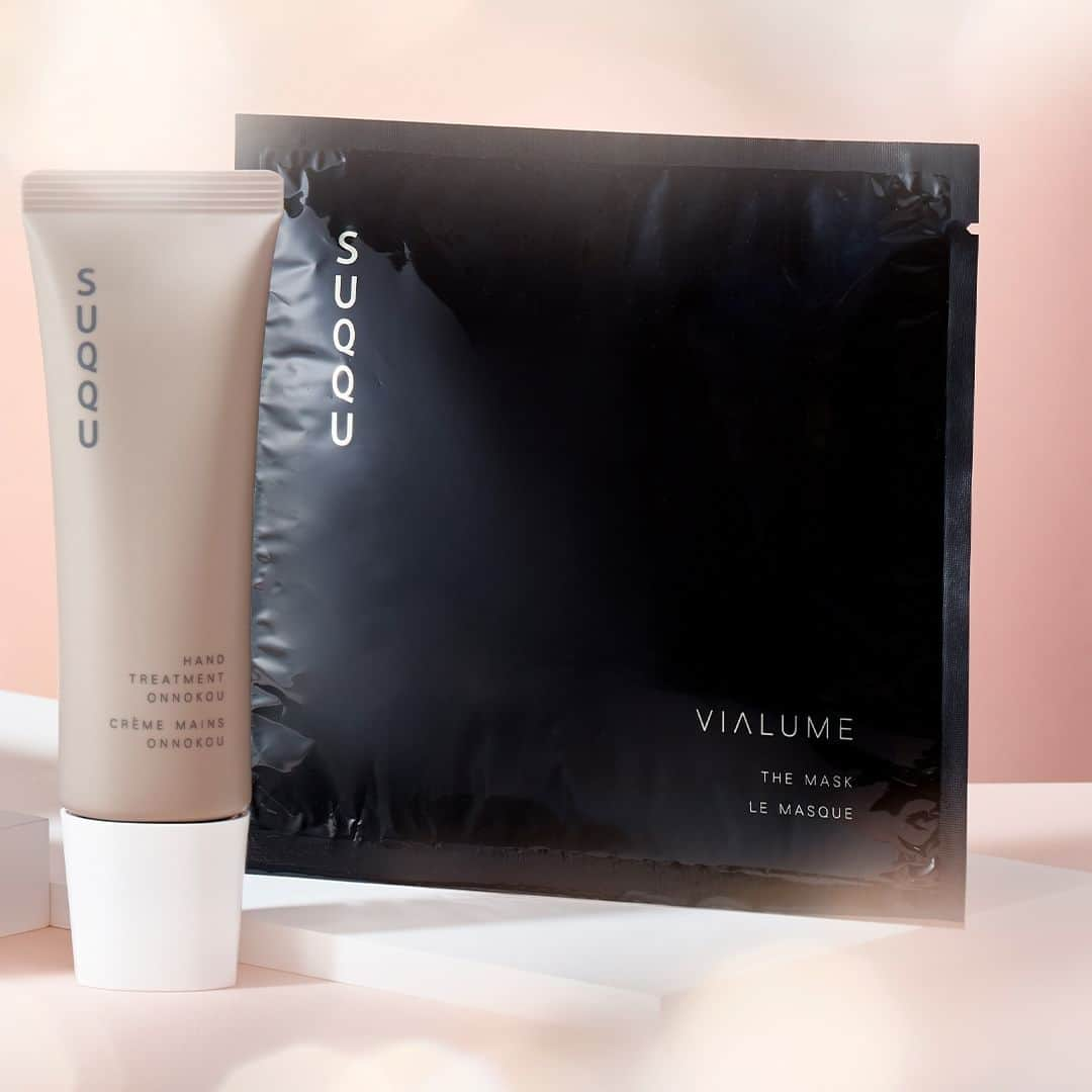 SUQQU公式Instgramアカウントのインスタグラム：「The winner of multiple BEST COSMETIC AWARDS* SUQQU’s signature items and recipients of the 2023 Second-Half.  THE FOUNDATION THE LOOSE POWDER LIQUID LUSTER EYES 05 -KOUSHITAN EYE ENHANCING PRIMER VIALUME THE MASK Hand Treatment Onnokou  *See our website for more details. (only Japanese)  2023年下半期ベストコスメアワードを多数受賞*。2023年新登場の名品たち。 ザ ファンデーション ザ ルース パウダー リクイド ラスター アイズ05 煌紫檀 -KOUSHITAN  アイ エンハンシング プライマー ヴィアルム ザ マスク ハンド トリートメント 穏の香  *詳細はブランドサイトにて  #SUQQU #スック #jbeauty #cosmetics #SUQQU20th #ベストコスメ #ベストコスメ2023 #bestcosmetics #新作 #newproduct」