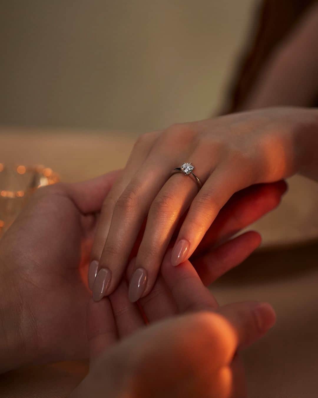 ラザール ダイヤモンド ブティック公式 | 婚約・結婚指輪のインスタグラム：「11.22 いい夫婦の日。 入籍日・挙式日など、本日が記念日のみなさまおめでとうございます。  愛し、愛され、祝福に満ちたおふたりにふさわしい ラザール ダイヤモンドのブライダルリング。  一世紀を超えて世界中の花嫁から選ばれ続ける 真実の愛の象徴をあなたの薬指に。  #lazarediamond #ラザールダイヤモンド #婚約指輪 #エンゲージリング #NEWYORK #NYC #ダイヤモンド #ダイヤモンドリング #ブライダルリング #ブライダルリング専門店」