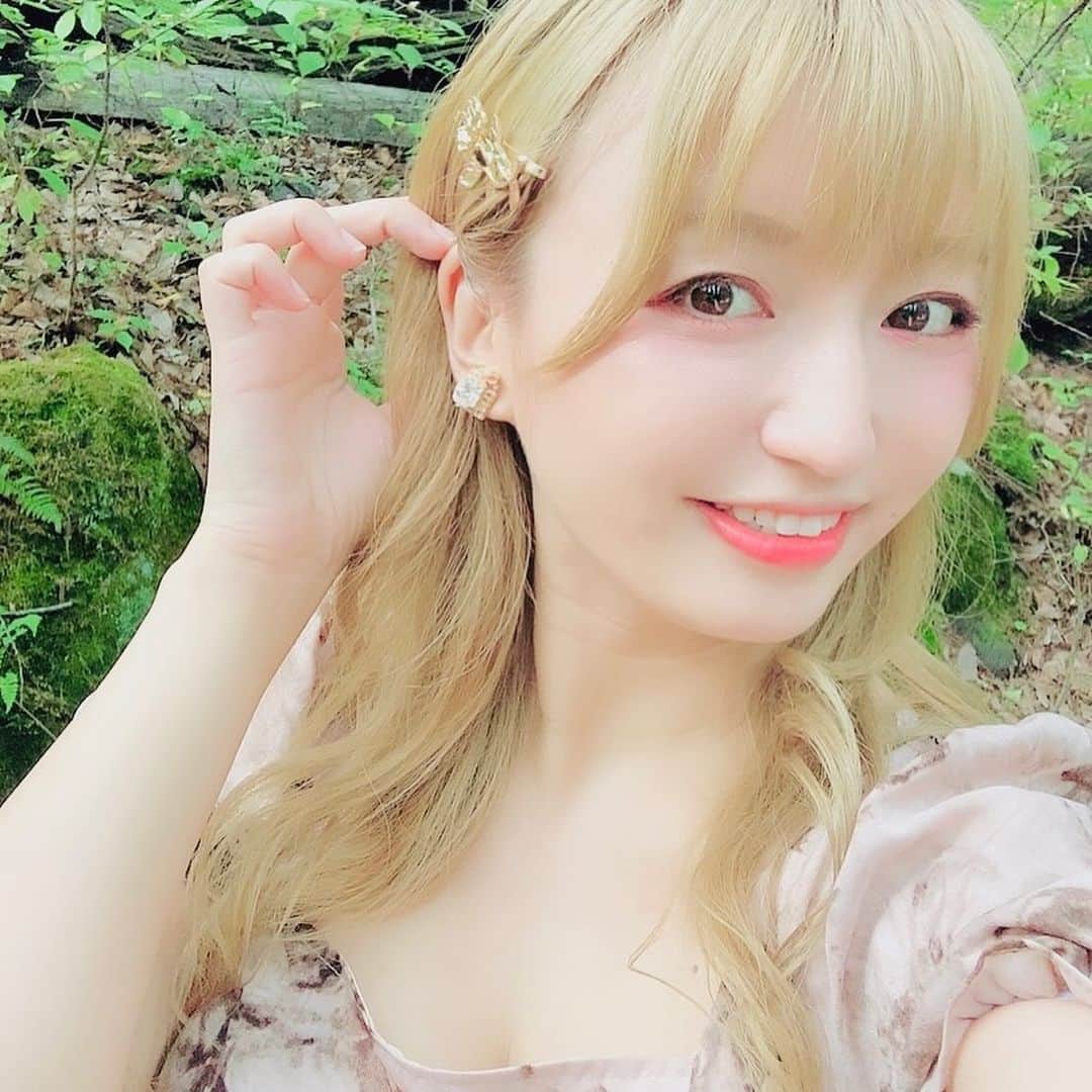 榎あづさのインスタグラム：「🌸🌸BIRTHDAY LIVE やっちゃいます🌸🌸  2024年3月16日(土)誕生日当日🎂  『ENOKI AZUSA BIRTHDAY LIVE 2024 〜片岡あづさって知ってる？〜』  開催です❣️❣️❣️  ゲストに、さかいかなちゃんが来てくれます✨  かなちゃんにも1人で歌ってもらうし、 一緒にも歌う予定ですよ…🐰🌈  すでに超先行予約が開始しているのですが、 まだ結構先だし1日だし1回しかないし 特典付くといえどどうかな…と日和っていたら、 日々着々とご予約が追加されていて感動してます🥺  めっちゃ楽しんでいただけるように あれやこれや試行錯誤しているので、 楽しみになさっていてくださいね💓  ご予約まだだよーという方は、 超先行は11/30(木)〆切なのでご検討ください☺️」