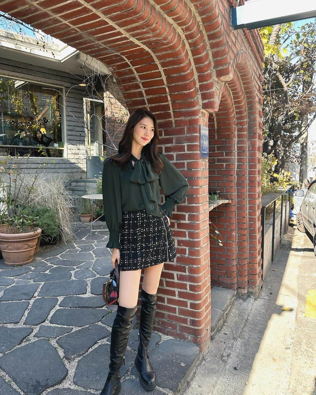 竹内佐織さんのインスタグラム写真 - (竹内佐織Instagram)「冬っぽいコーデ⛄ . . #狎鴎亭ロデオ　#韓国　#韓国旅行  #ソウル　#韓国カフェ　#狎鴎亭　#カフェ巡り　#korea #koreanstyle #おるちゃん　#압구정로데오거리　#압구정역 #카페#카페스타그램#셀스타 #얼스타셀피 #셀스타그램 #셀카그램 #셀피스타그램 #패션스타그램 #패피 #옷스타그램 #테일리룩 #오오티디#마실룩」11月22日 17時11分 - takeuchi_saori_official