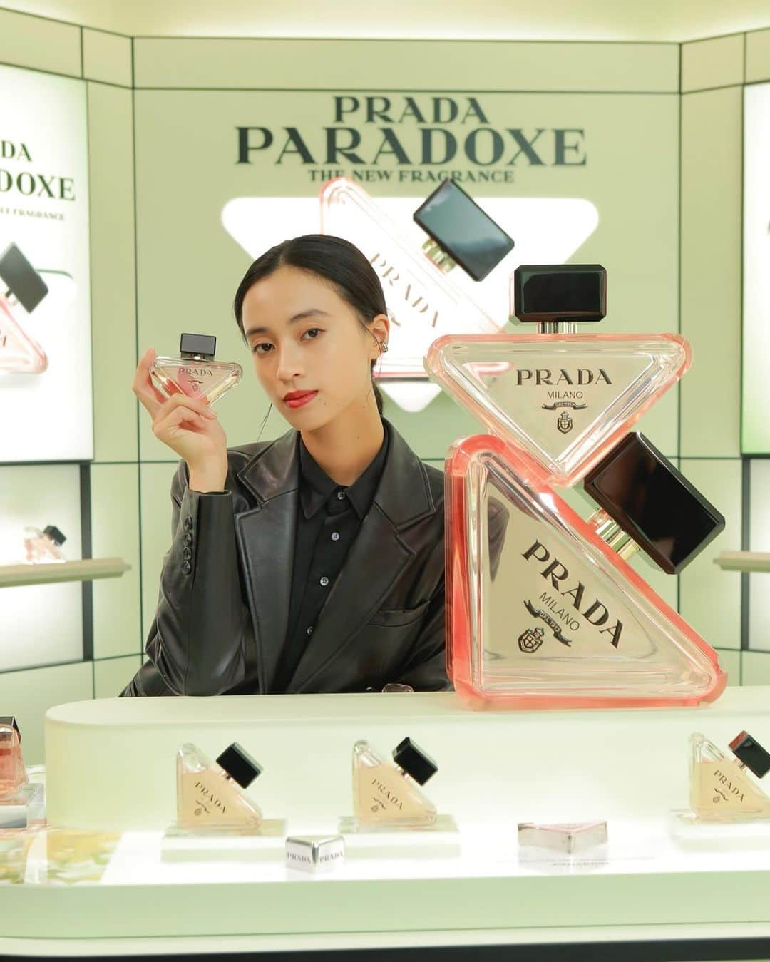 玖瑠実さんのインスタグラム写真 - (玖瑠実Instagram)「PRADA BEAUTY TOKYO 💚✨ 11/22 open  #prada #PradaParadoxe #PradaBeauty #プラダパラドックス#PR」11月22日 17時06分 - kurumi_0125_