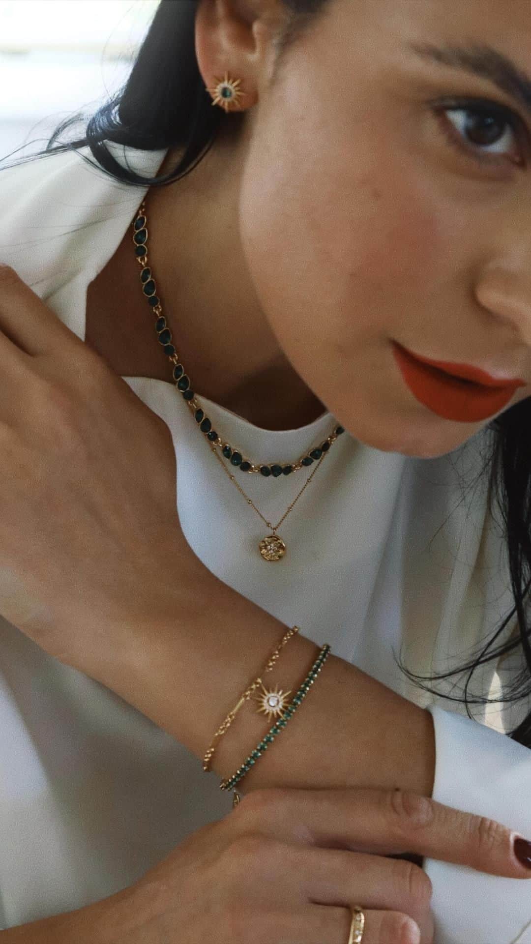オレリアのインスタグラム：「Ad Who needs everything from the @oreliajewellery Starstruck collection?✨🙋🏻‍♀️ Head to my stories for links to shop the collection and their black Friday offers #oreliajewellery」