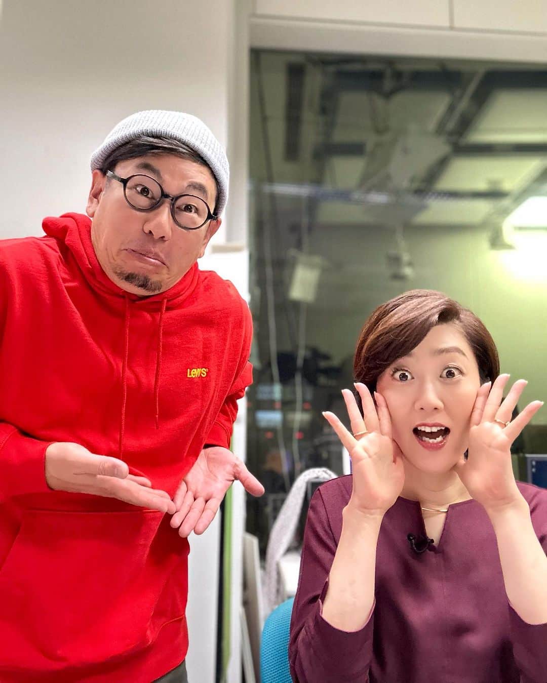 のインスタグラム：「今日は「いい夫婦の日」結婚何年目ですか？と聞かれすぐ答えられない🙀街の人に夫婦円満の秘訣を伺っていますよ。ご覧ください。」
