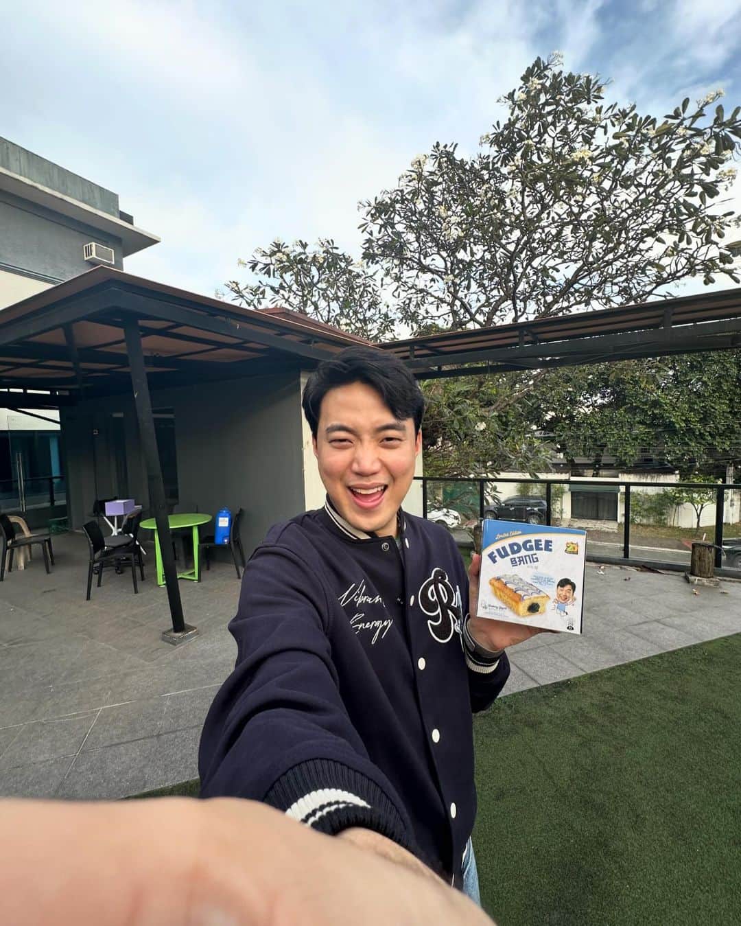 Ryan Bangのインスタグラム：「FUDGEE BANG! Blueberry Yogurt 🫐  Now available at Supermarkets nationwide 🫶  #fudgeebang #퍼지방 #필리핀」