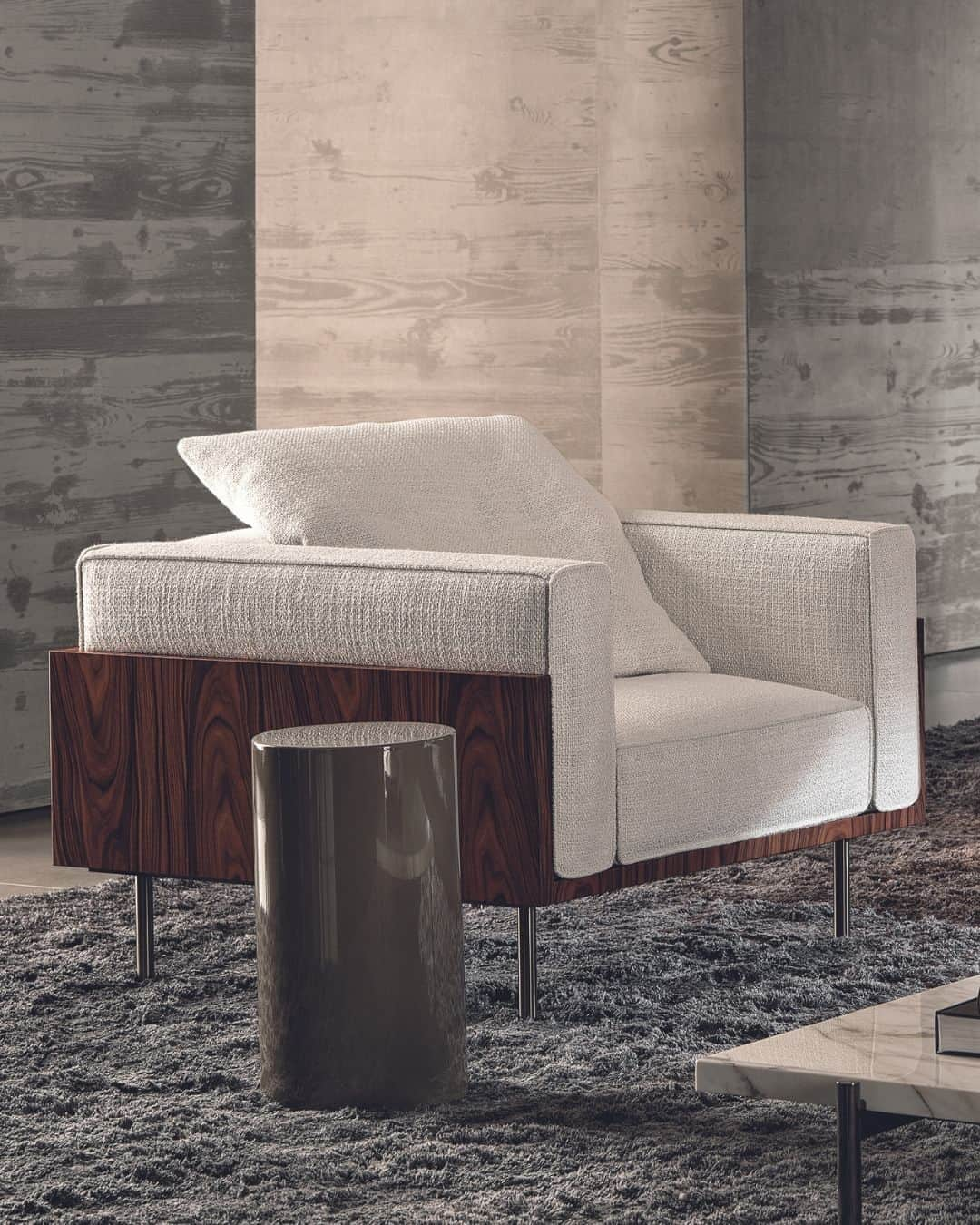 Minotti Londonのインスタグラム：「Brasilia, designed by @mkogan27 / @studiomk27, has an ultra-precise, contemporary, minimal style, rooted in Brazilian modernism. Minotti has successfully incorporated Kogan’s stylistic trademarks into the 2021 Collection, blending their charm with that of the overall design concept.  Tap the link in our bio to discover the Brasilia Armchair.  #brasilia #minotti #minottilondon #luxuryfurniture #interiordesign #madeinitaly #armchair #livingroomdecor #livingroomideas #livingroomdesign」