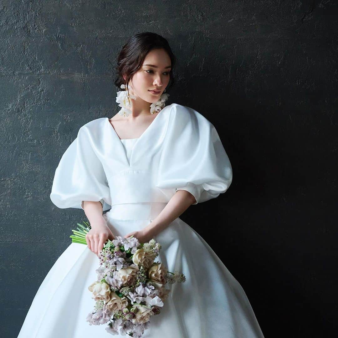 ハツコ エンドウのインスタグラム：「＊  Hatsuko Endo Weddings_  Hair&Makeup：Hatsuko Endo @akiko__endo  @hatsukoendo_okayama  @hatsukoendo_sakata  @hatsukoendo_hairmakeup   Dress：Betty／Off White @a_by_hatsukoendo  Hatsuko Endo_No.8398  Accessories：Hatsuko Endo Weddings Bouquet： @ardoise1986   #hatsukoendo  #hatsukoendoweddings #hatsukoendobeauty #abyhatsukoendo  #wedding #dress #hair #makeup #bridal #photo #shooting #accessories #bouquet  #ハツコエンドウ #ハツコエンドウウェディングス #ウェディングドレス #エーバイハツコエンドウ #ブライダル #ビューティー #ヘアメイク #撮影 #プレ花嫁 #日本中のプレ花嫁さんと繋がりたい #アクセサリー #美容師  #ブーケ」