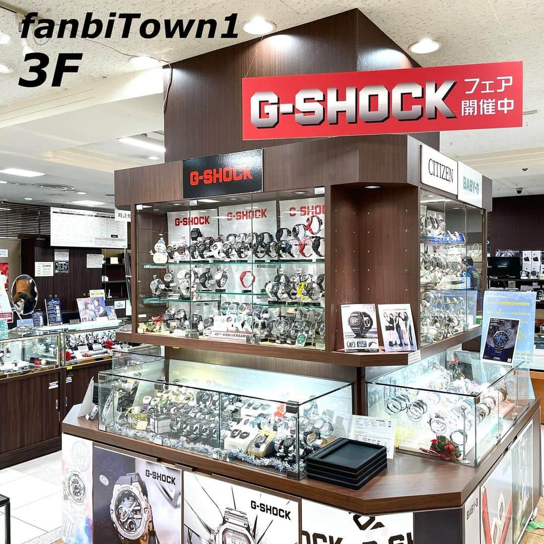 ファンビ寺内 (fanbi) さんのインスタグラム写真 - (ファンビ寺内 (fanbi) Instagram)「. G-SHOCK＆BABY-Gフェア開催中🥳⌚️  11月発売の新製品も入荷しております✨ ギフトにもおすすめ🎁  《G-SHOCK》2枚目前列 左：GA-110WS-7AJF 中央：GA-2100WS-7AJF 右：GM-2100WS-7AJF  冬限定の「プレシャスハートセレクション」より、「冬の煌めき」をカラーテーマにしたモデル。それぞれの文字板には異なるカラー蒸着を施し、ホリデーシーズンのオーナメントやイルミネーションを表現。文字裏蓋には「絆」を意味する縄をモチーフにした専用のスペシャル刻印を採用。大切な人に贈るホリデーシーズンのギフトに最適です❄️  ▾会員価格は売場へお問い合わせください✨  #fanbiTown1-3階　宝飾売場  品切れの際はご容赦ください🙇🏻‍♀️ ＿＿＿＿＿＿＿＿＿＿＿＿＿＿＿＿  DM、コメントでの在庫確認や その他お問い合わせはご遠慮ください。 プロフィール（@fanbi_official）の ハイライト「お問い合わせ」か、 TEL:06-6262-2161(代表)よりお願いします。  #ファンビ寺内 は、会員制の #卸問屋 です。 店舗へのアクセス、ご利用方法はプロフィール （@fanbi_official）のリンクからご確認ください☺️  ＿＿＿＿＿＿＿＿＿＿＿＿＿＿＿＿  #ファンビ #fanbi寺内 #fanbi #寺内 #大阪 #osaka #本町 #honmachi #堺筋本町 #問屋 #g_shock #baby_g #watch #casio #カシオ #腕時計 #ギフト #クリスマスプレゼント」11月22日 17時30分 - fanbi_official