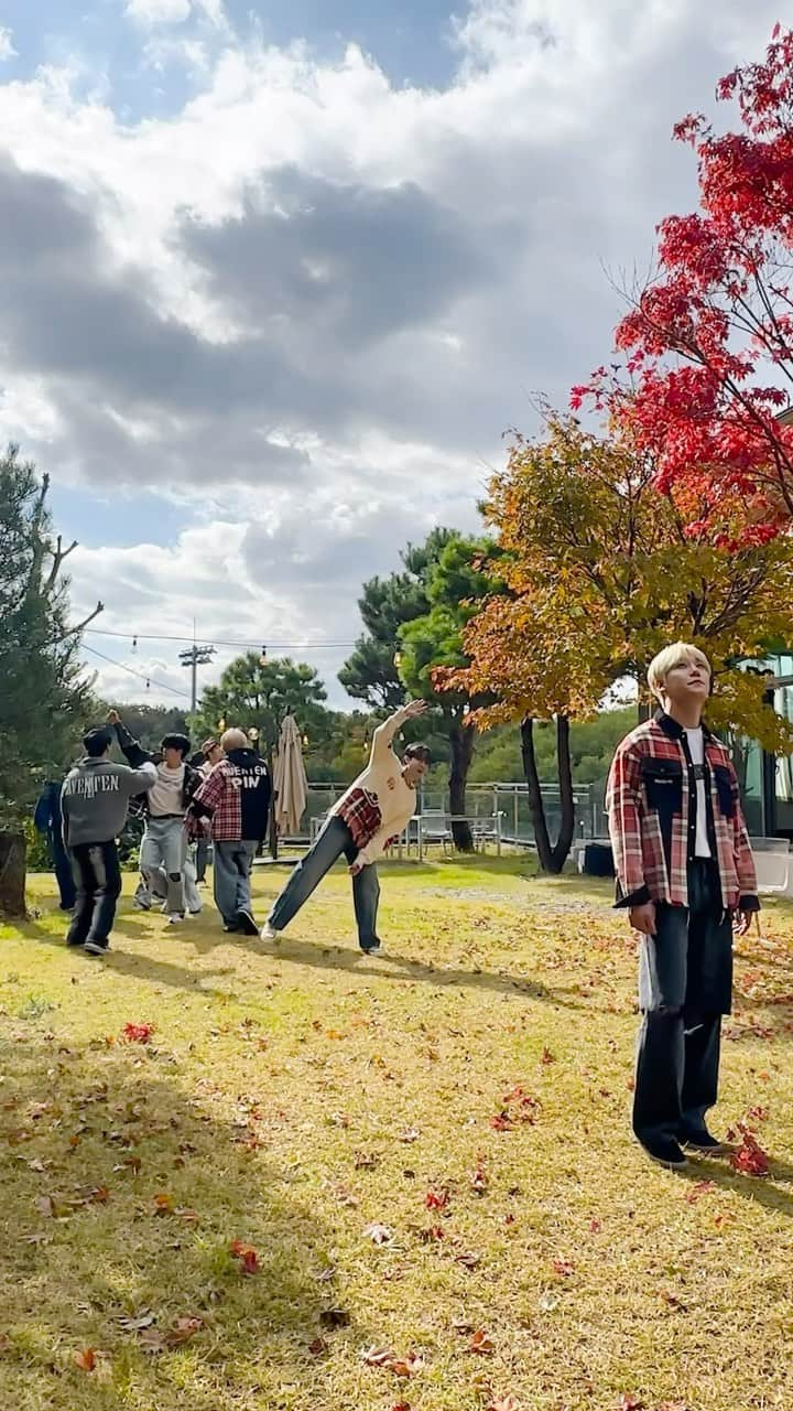 Golden Childのインスタグラム：「우리의 두 눈 속에👀 오직 니스를 담아💛 #GoldenChild #골든차일드 #shorts  #GoldenChild #골든차일드 #GNCD #이대열 #Y #이장준 #TAG #배승민  #봉재현 #김지범 #김동현 #홍주찬 #최보민 #LEEDAEYEOL #CHOISUNGYUN #LEEJANGJUN #SONYOUNGTAEK #BAESEUNGMIN #BONGJAEHYUN #KIMJIBEOM #KIMDONGHYUN #HONGJOOCHAN #CHOIBOMIN」