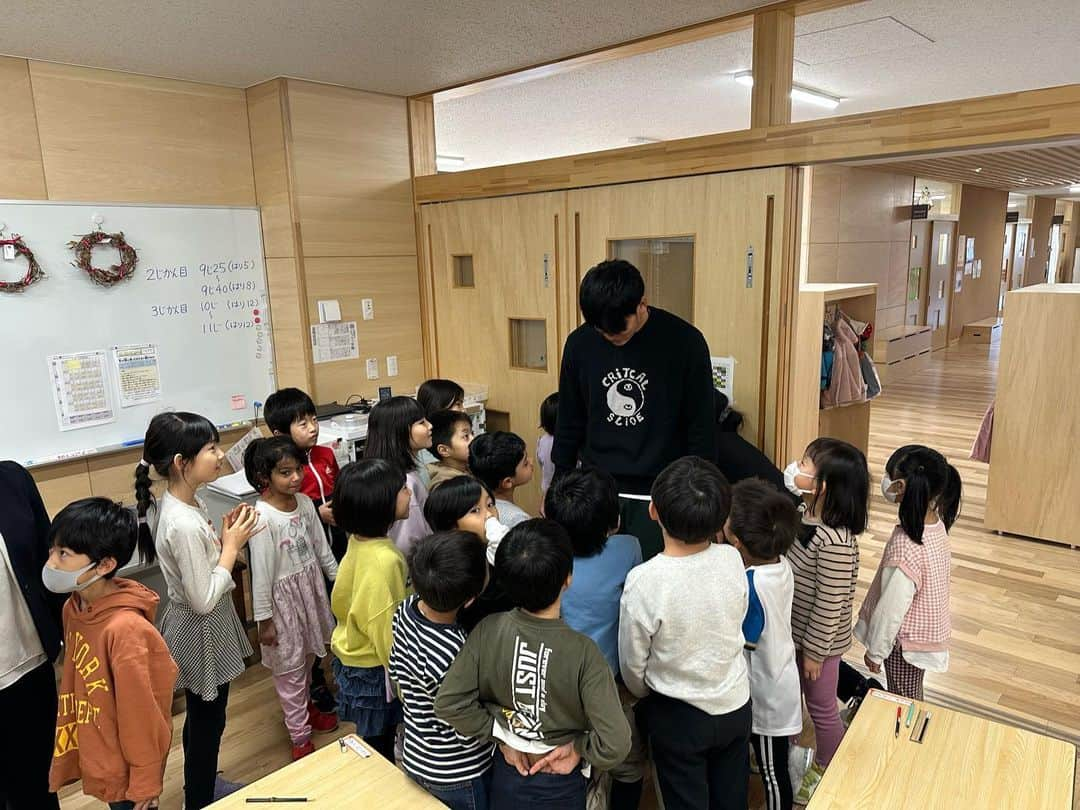 野村佑希さんのインスタグラム写真 - (野村佑希Instagram)「札幌真駒内桜山小学校と当別学園の方に遊びに行ってきました！  生徒のみんなでキツネダンスを踊ってくれたり歌を歌ってくれたりととても元気とパワーをもらえました！💪  教室に遊びに行ったり校内放送をやったり小学生の頃を思い出して懐かったです😊  #応援大使 #ハッピース」11月22日 17時31分 - nomura_james_yuki