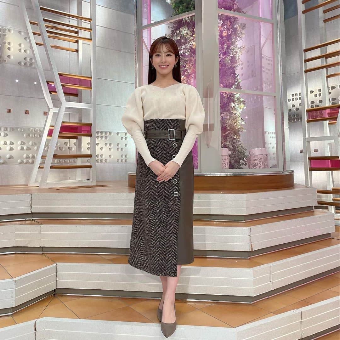 田原萌々のインスタグラム：「11/20 スーパーJチャンネル  衣装 tops @strawberry_fields_official  skirt @murua_official」