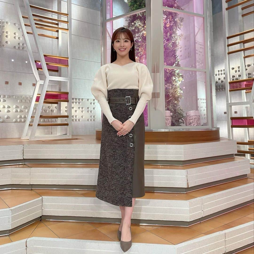 田原萌々さんのインスタグラム写真 - (田原萌々Instagram)「11/20 スーパーJチャンネル  衣装 tops @strawberry_fields_official  skirt @murua_official」11月22日 17時39分 - tahara_momo